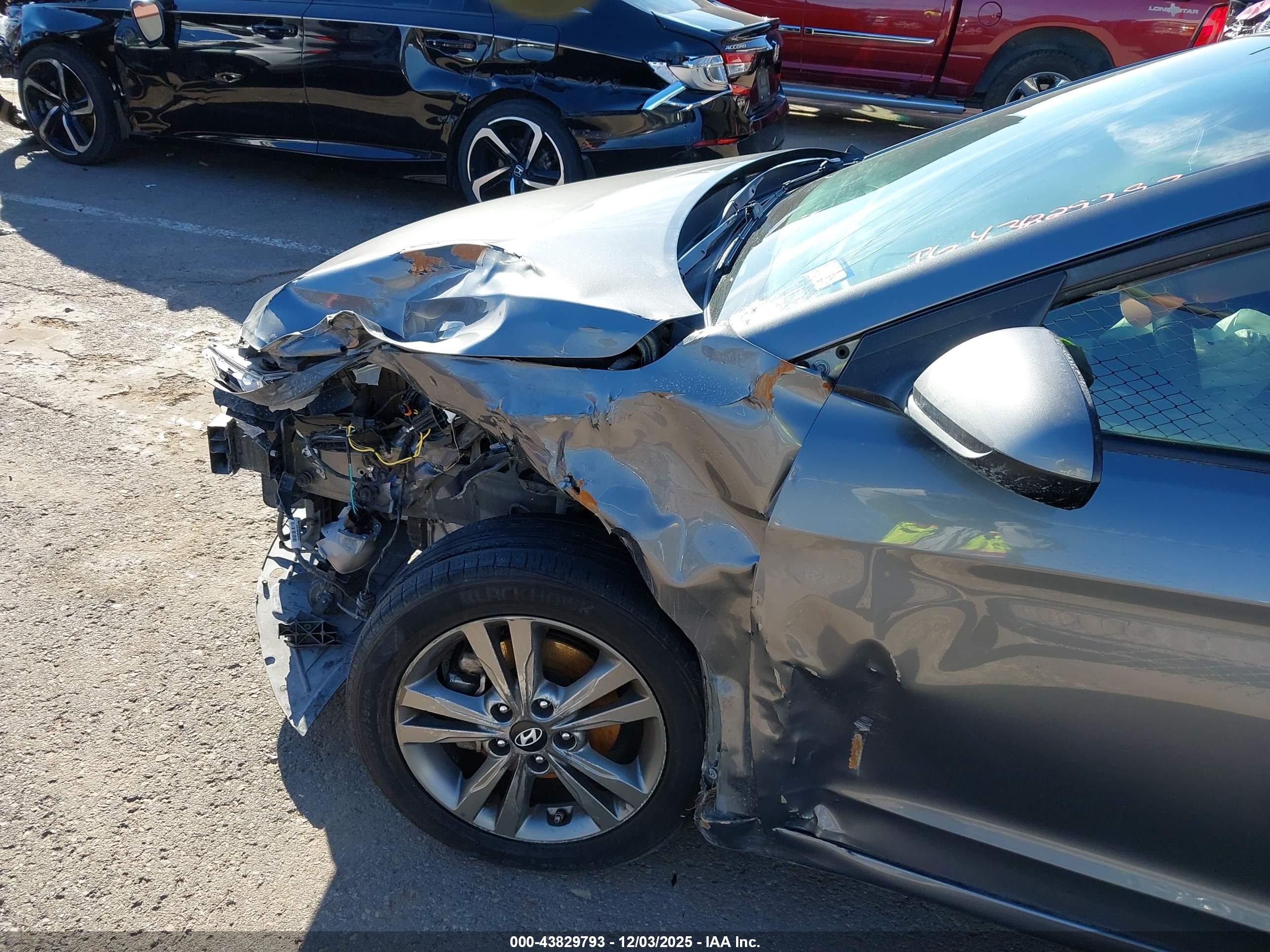 HYUNDAI ELANTRA image 6