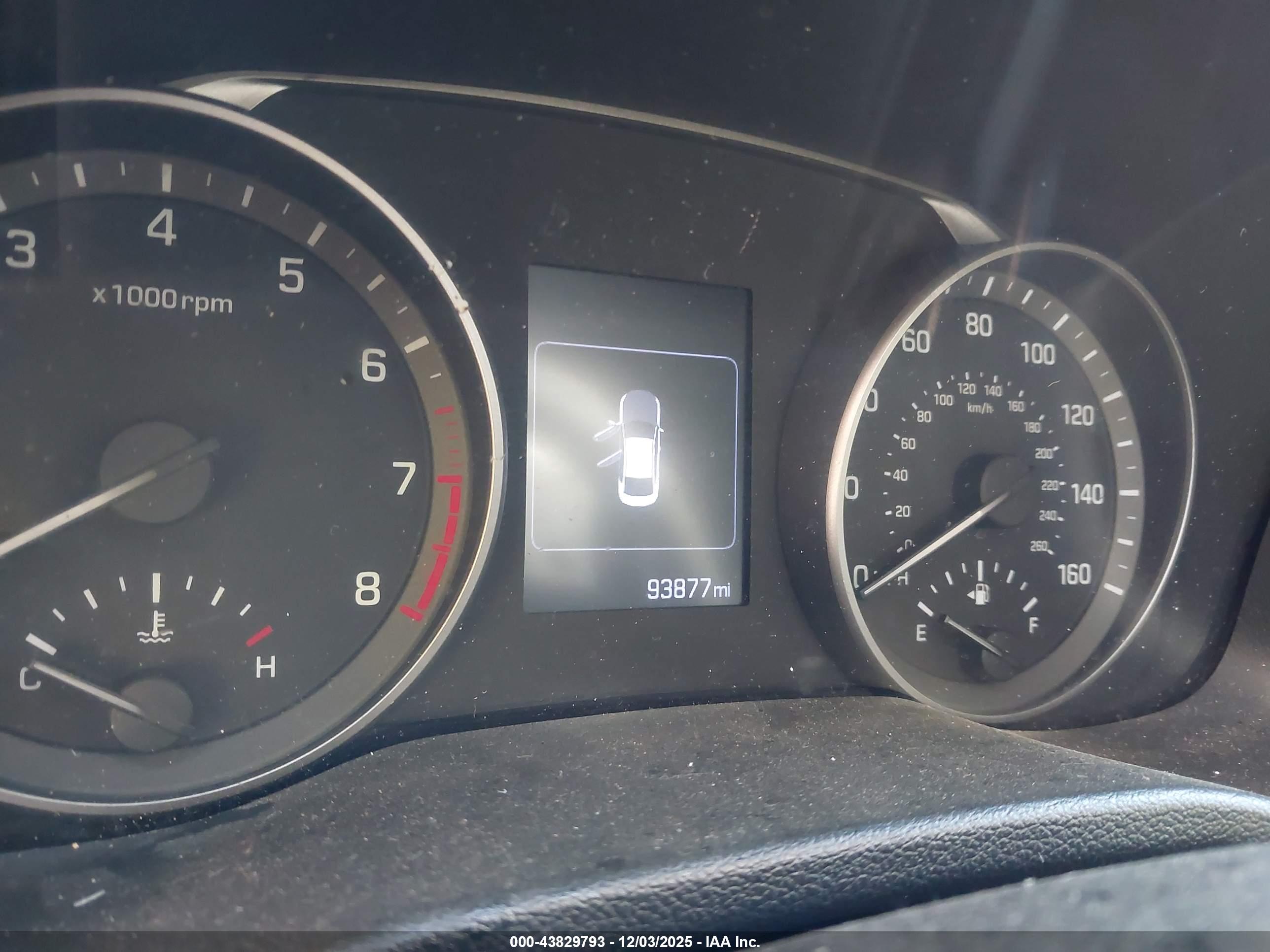 HYUNDAI ELANTRA image 7