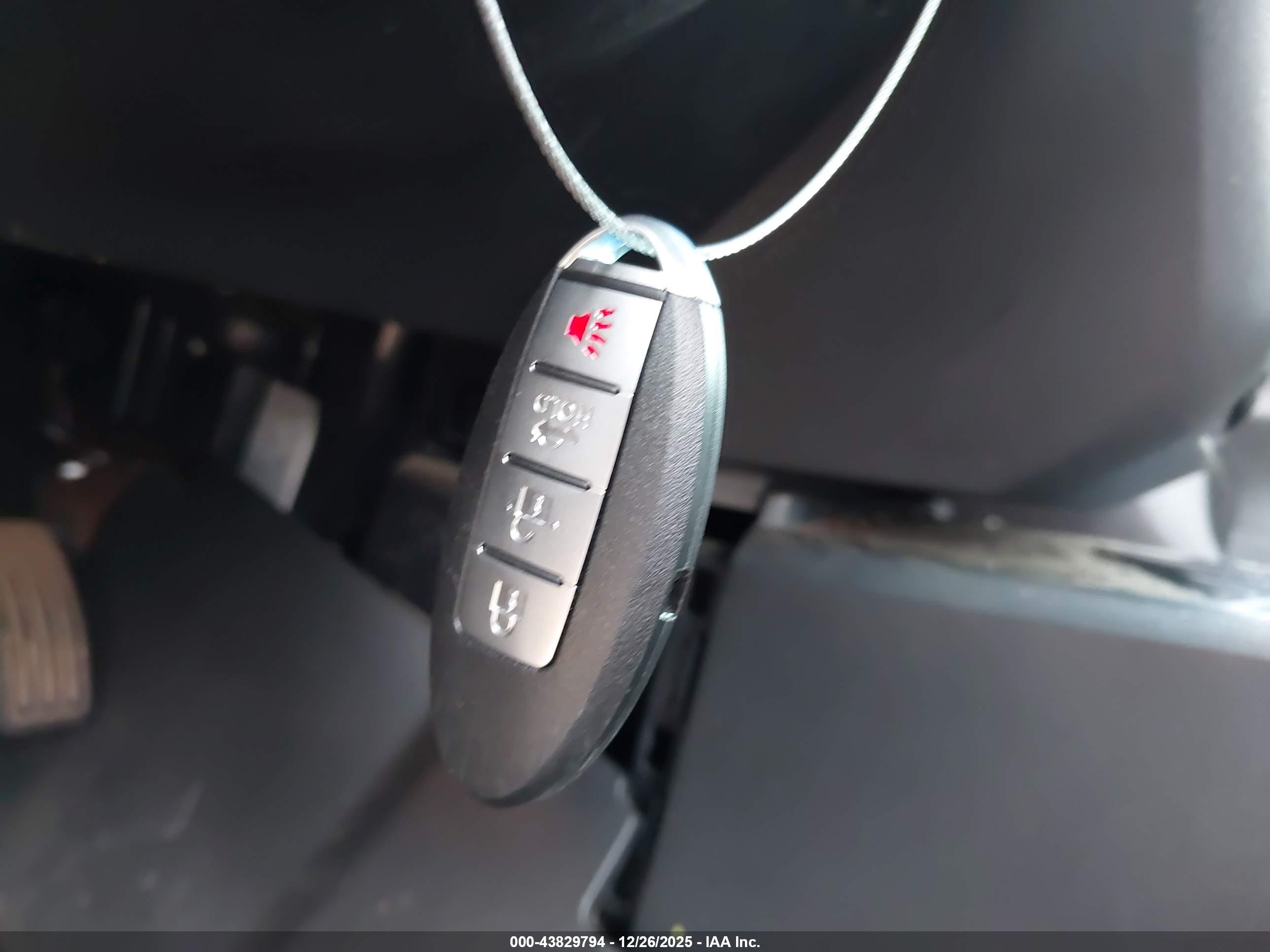 NISSAN MAXIMA image 11