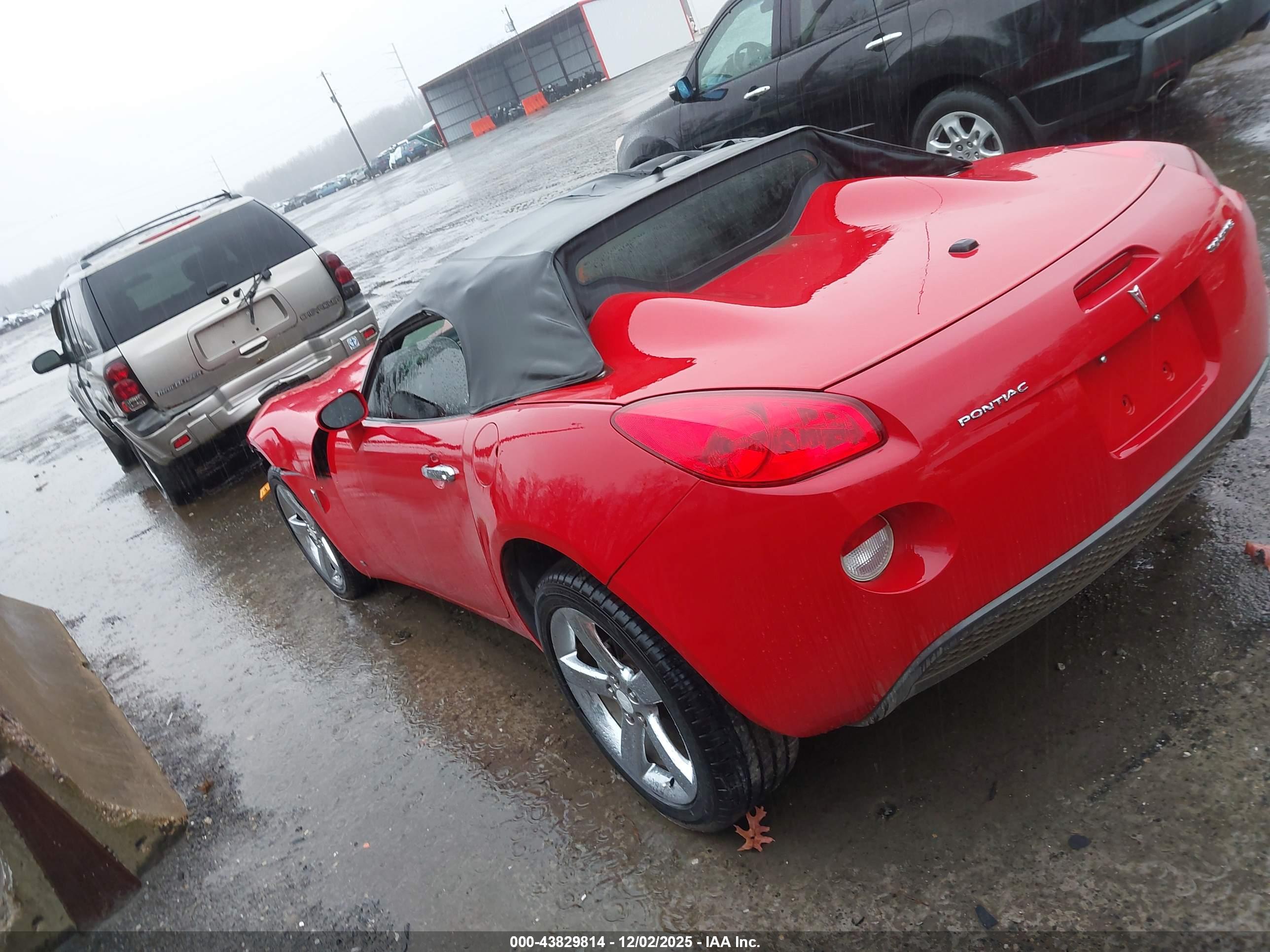 PONTIAC SOLSTICE image 3