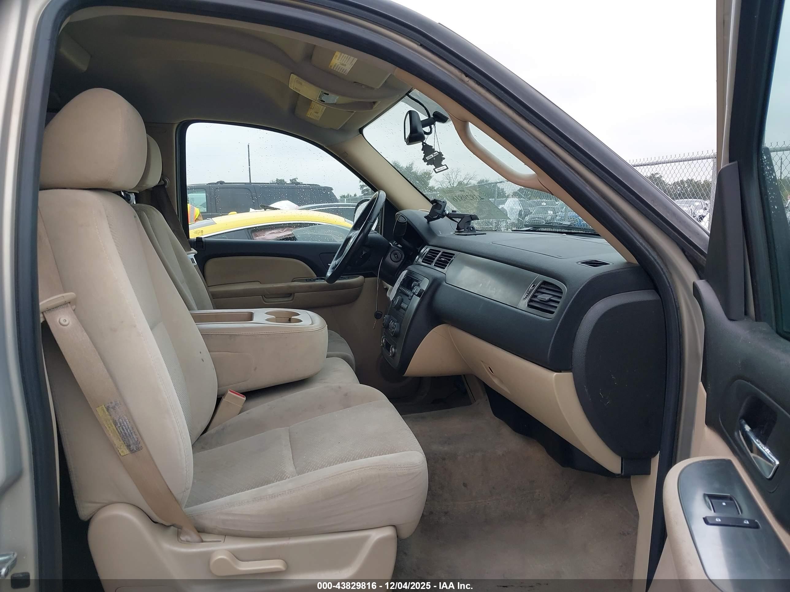 CHEVROLET TAHOE image 5