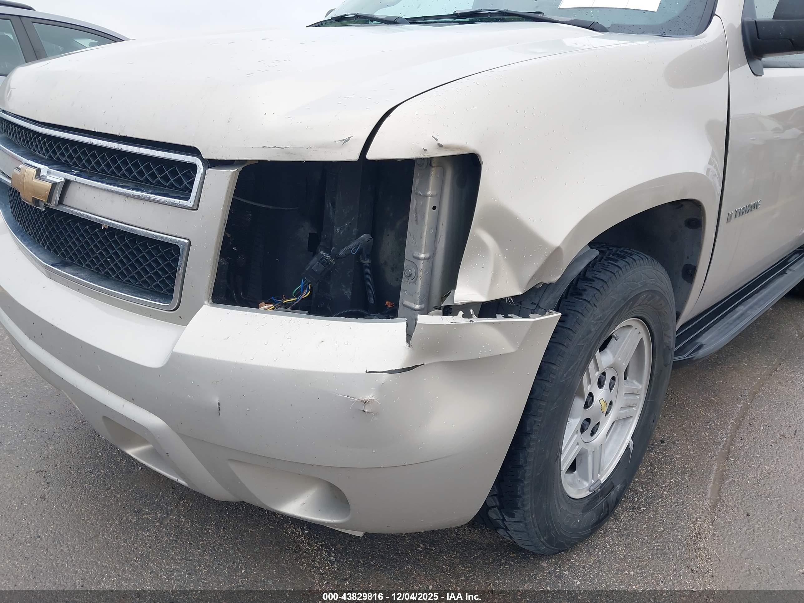 CHEVROLET TAHOE image 6