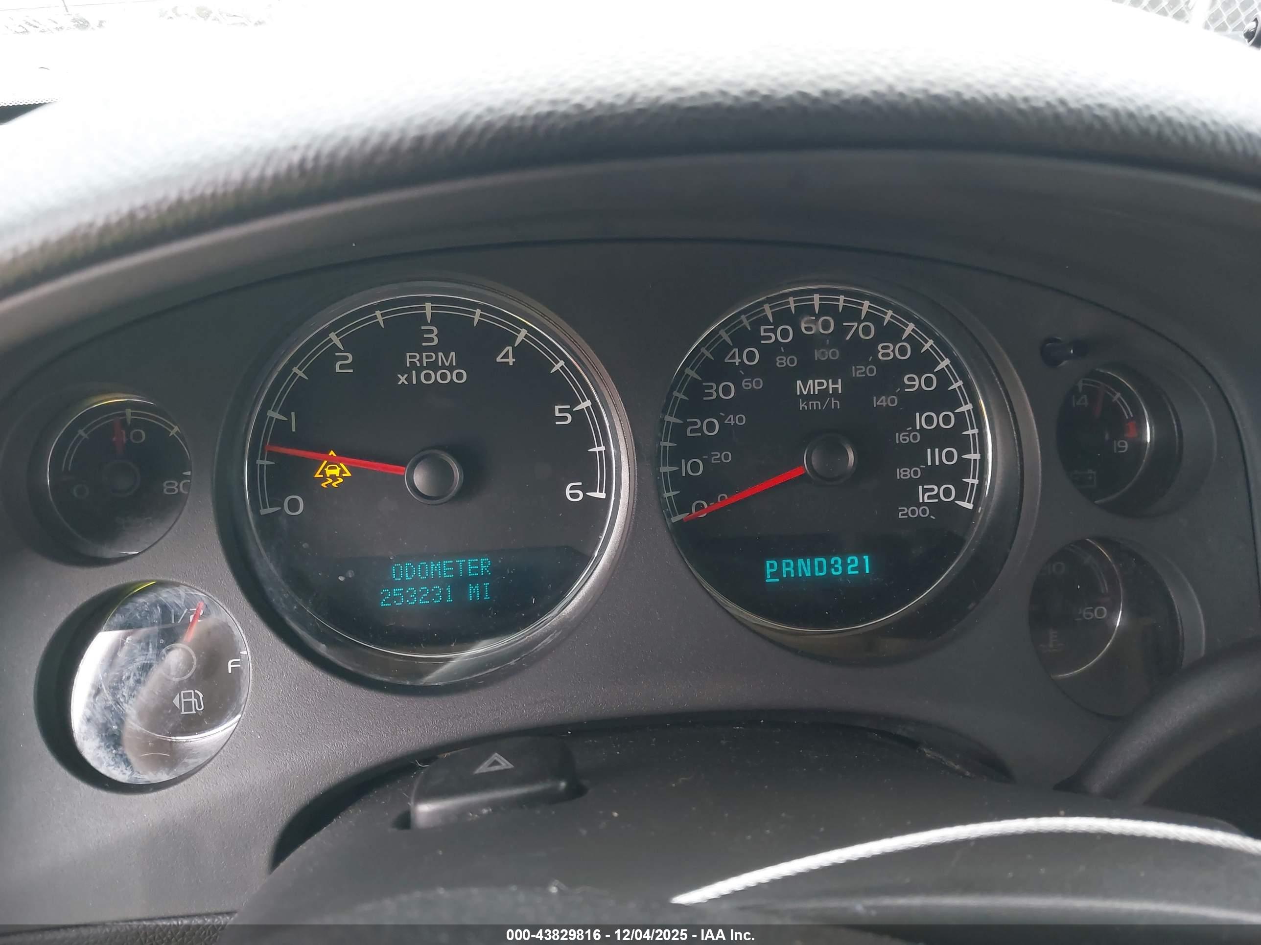 CHEVROLET TAHOE image 7