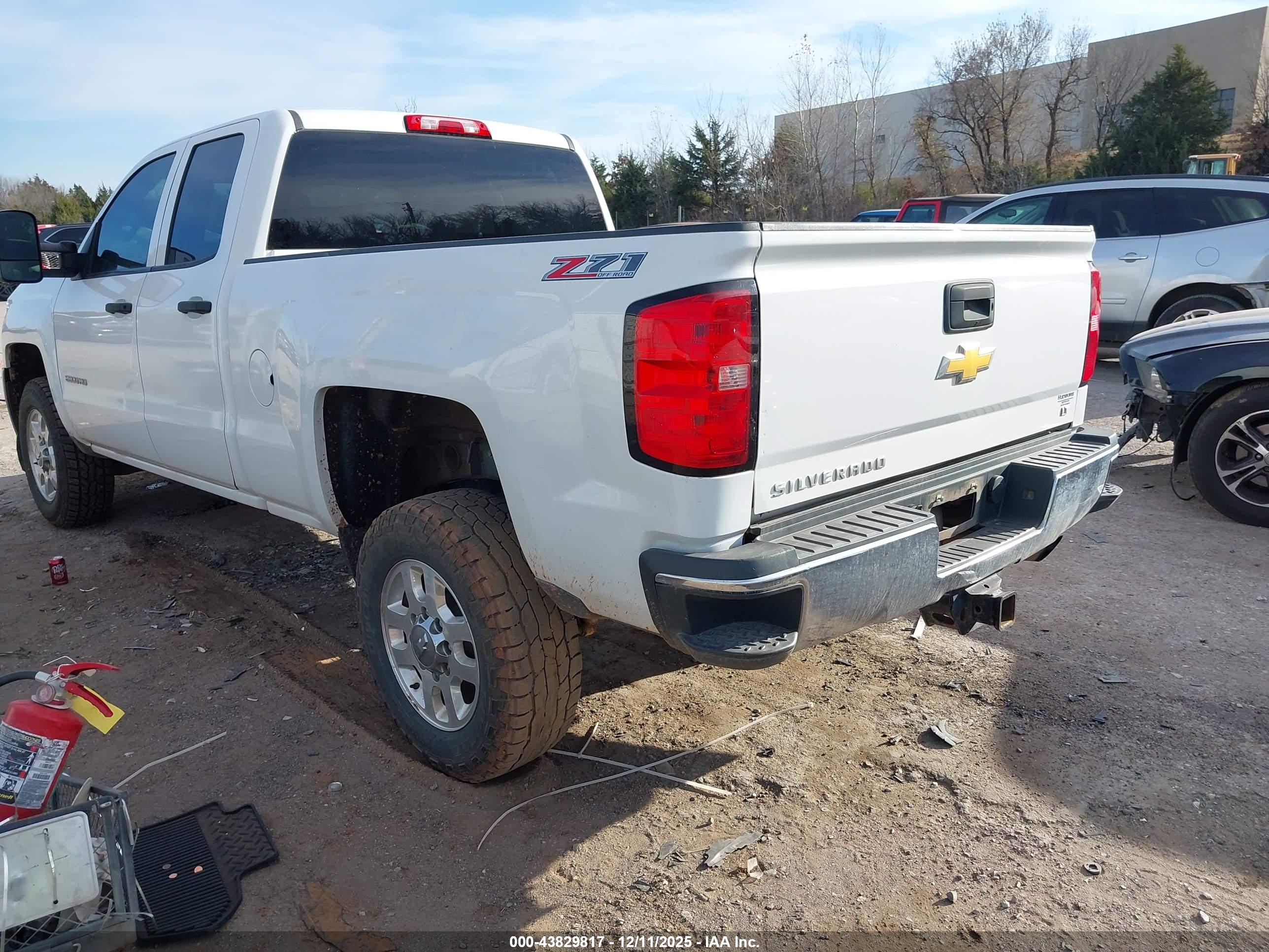 CHEVROLET SILVERADO image 3