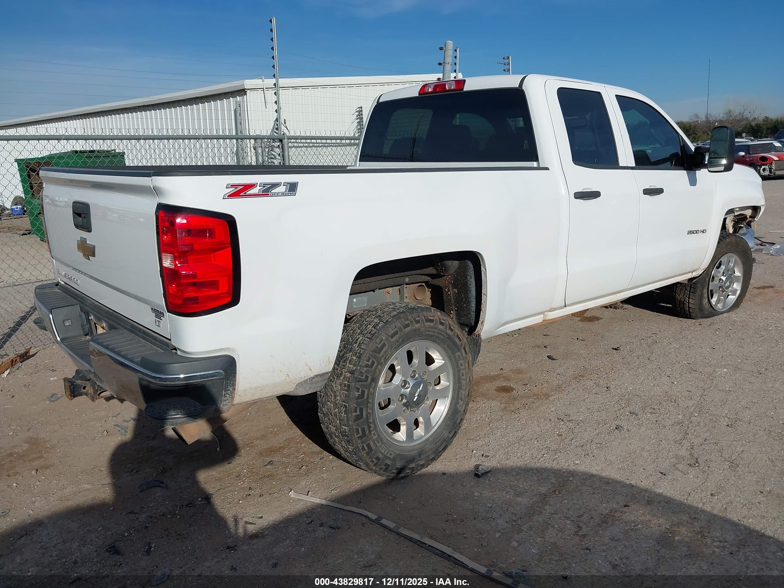 CHEVROLET SILVERADO image 4