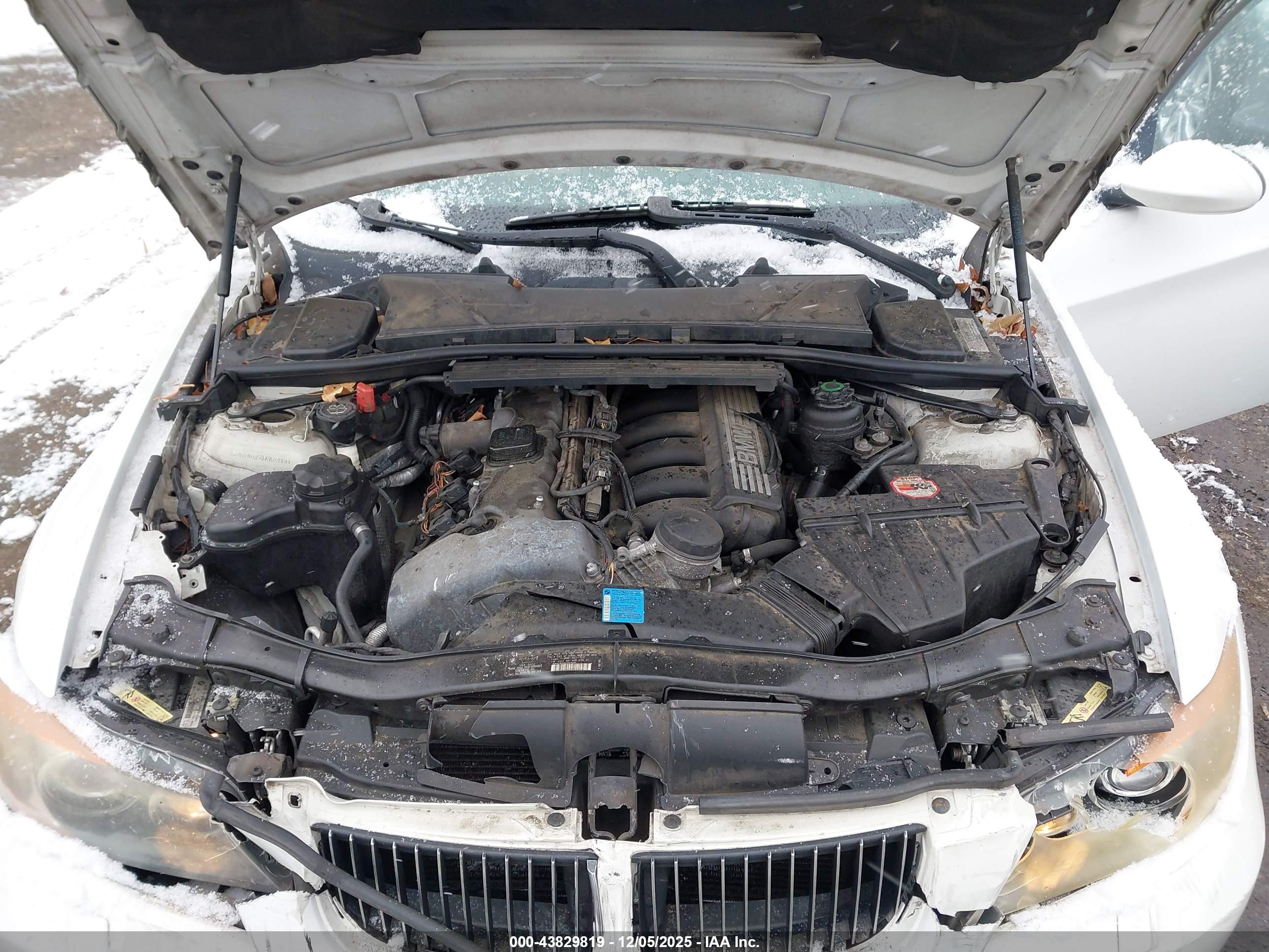 BMW 330XI image 10
