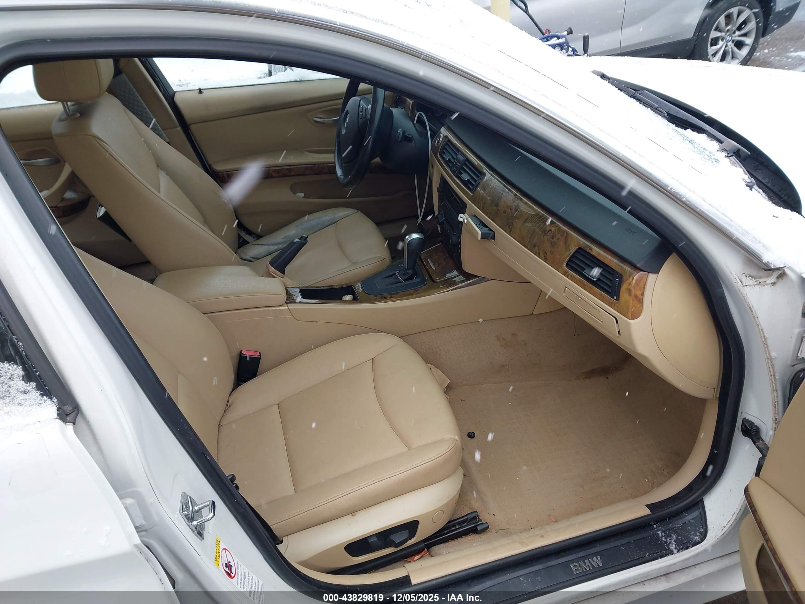 BMW 330XI image 5