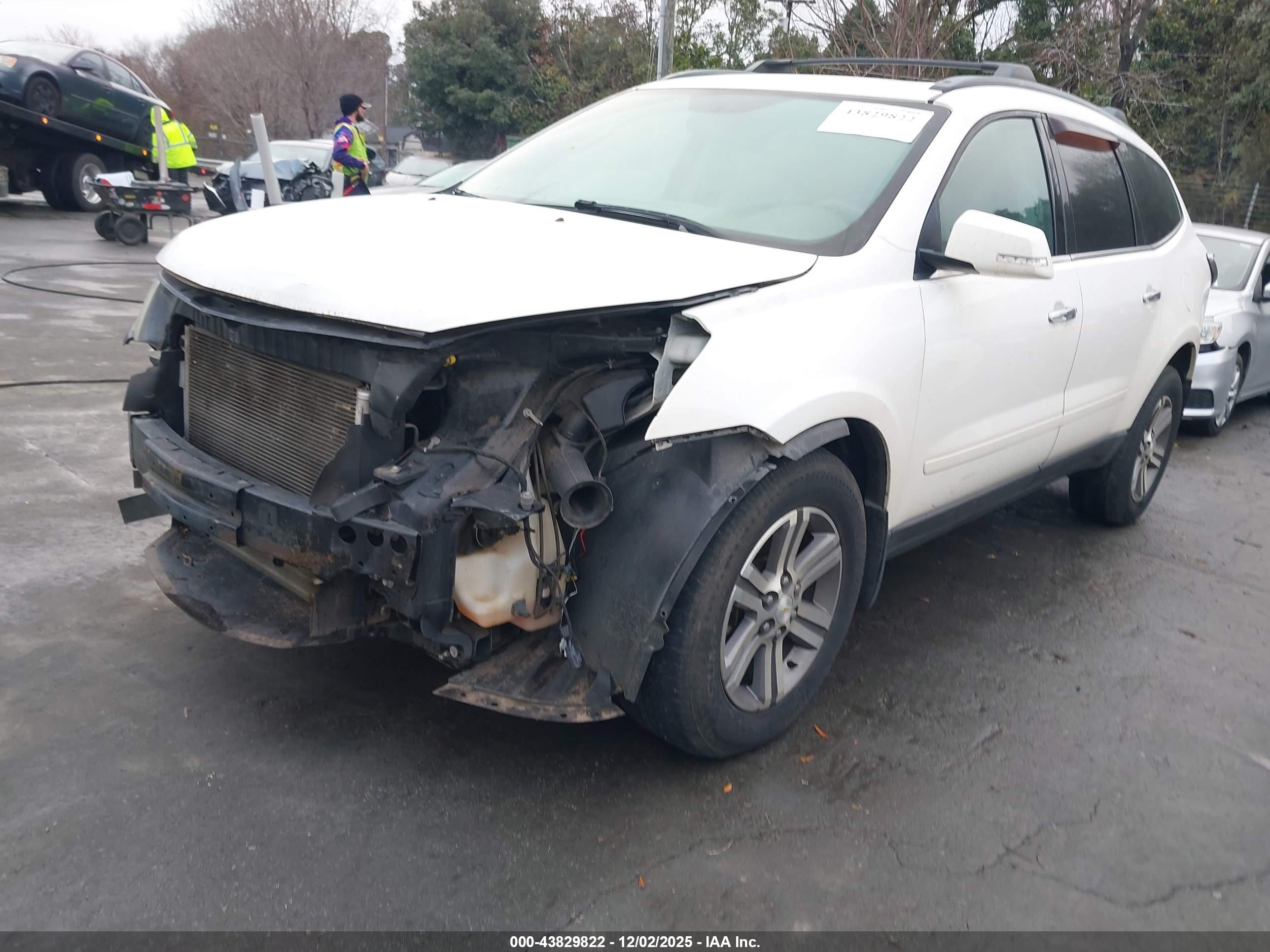 CHEVROLET TRAVERSE image 2
