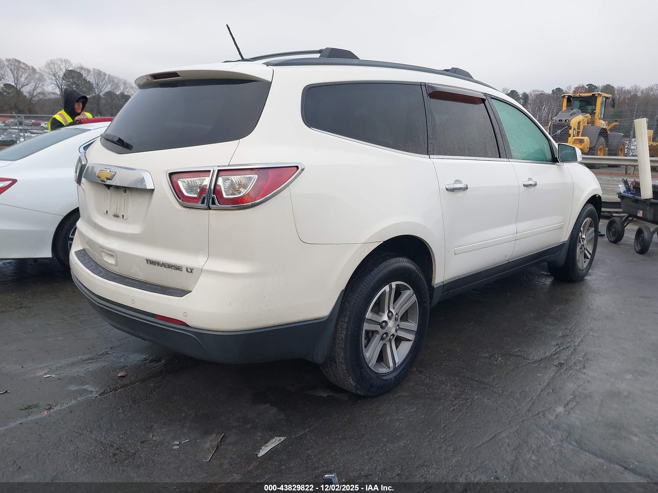 CHEVROLET TRAVERSE image 4