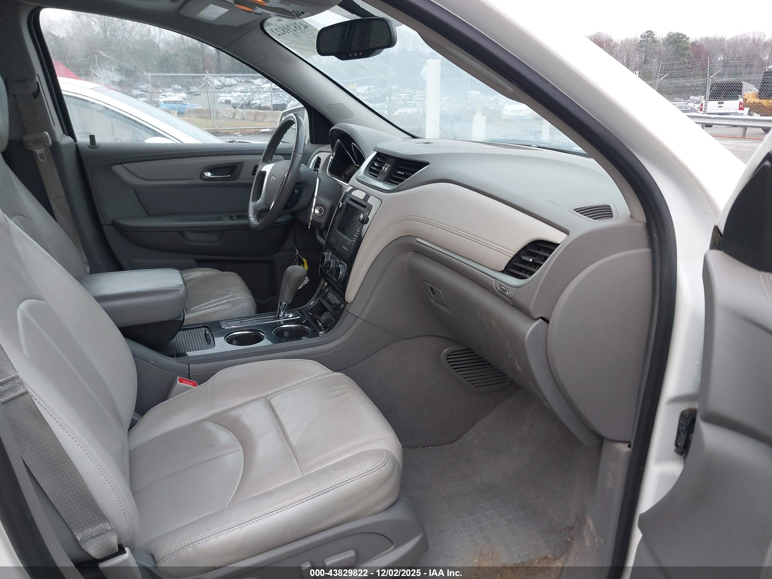 CHEVROLET TRAVERSE image 5