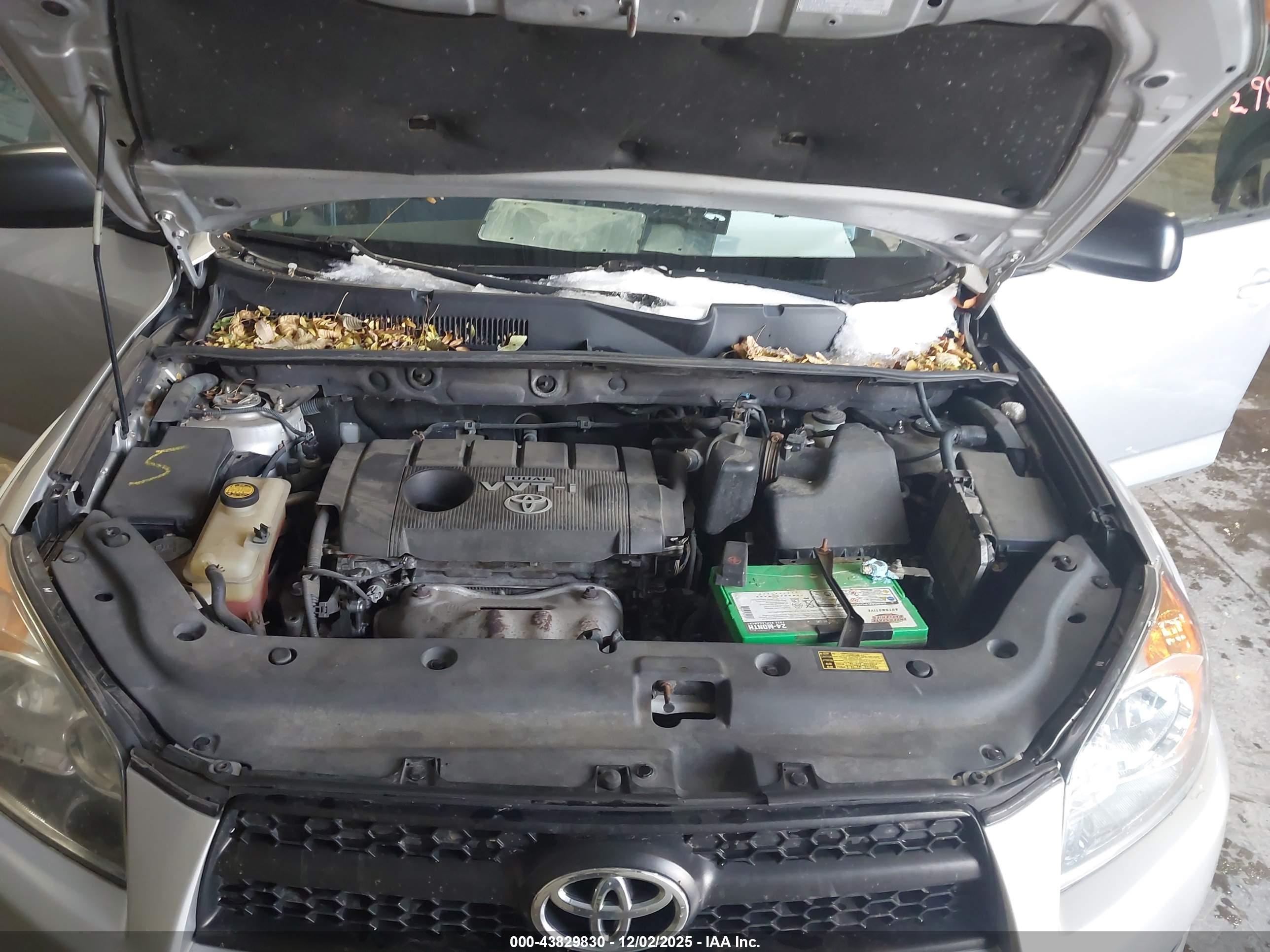 TOYOTA RAV4 image 10
