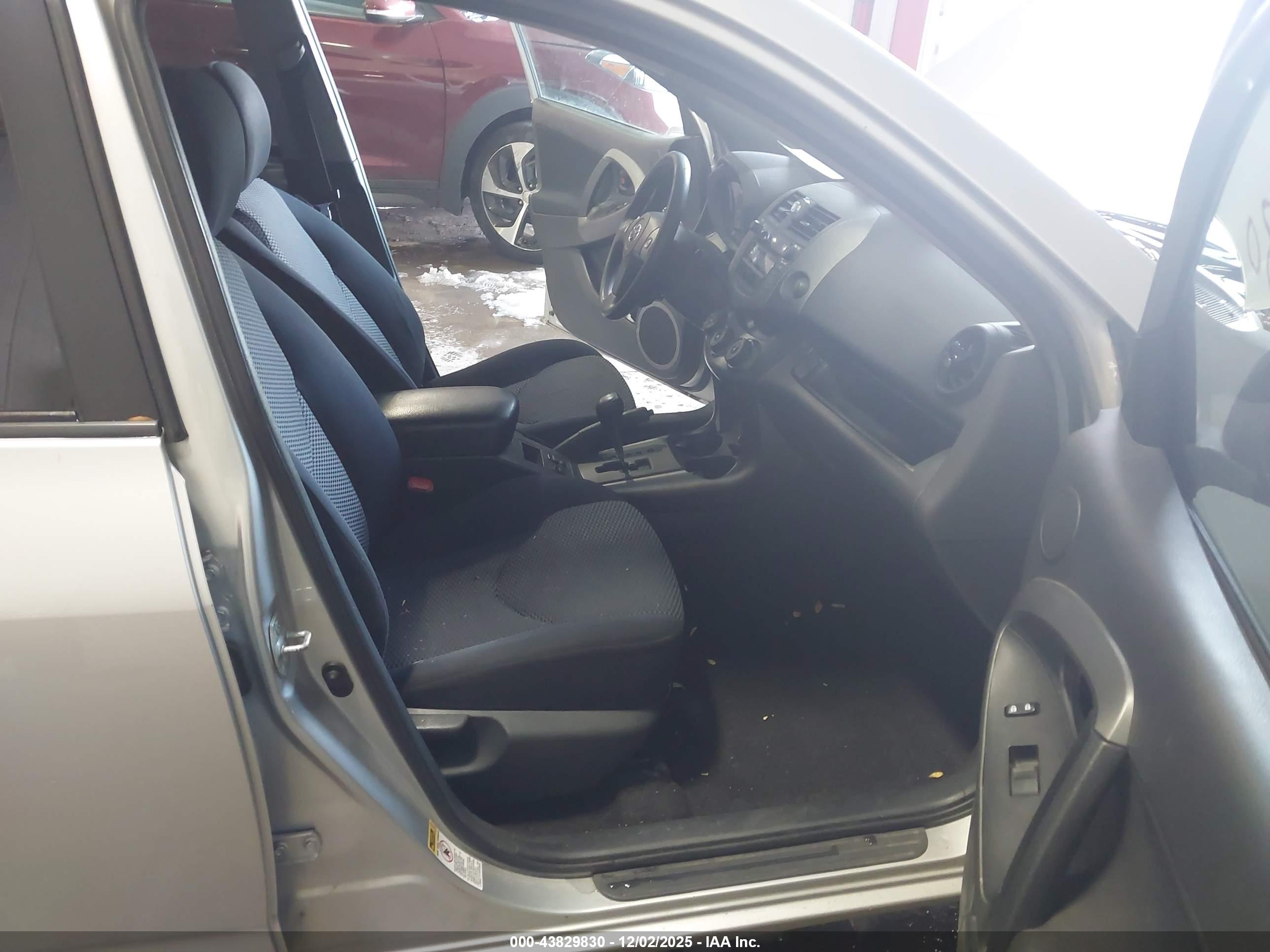 TOYOTA RAV4 image 5