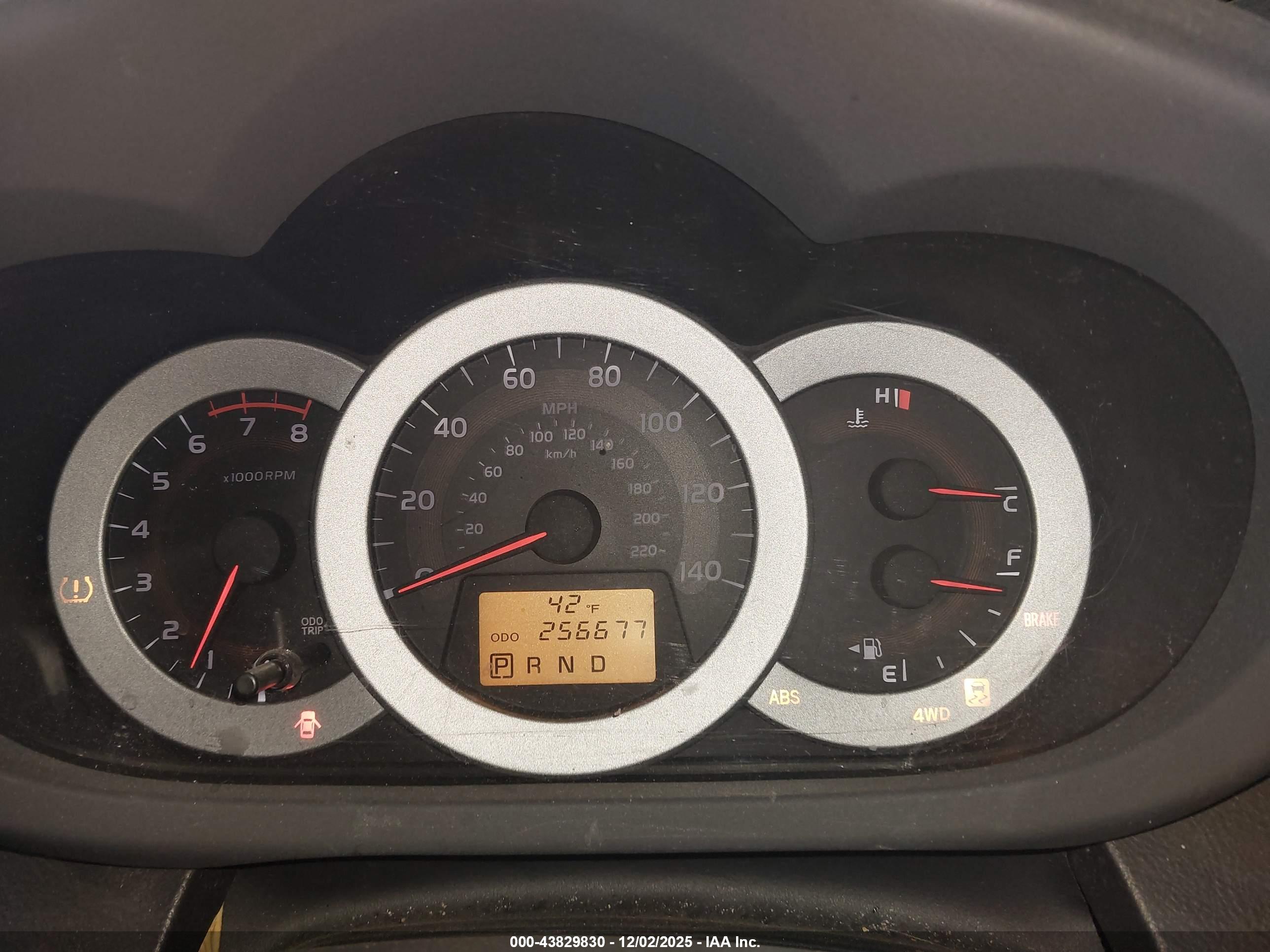 TOYOTA RAV4 image 7