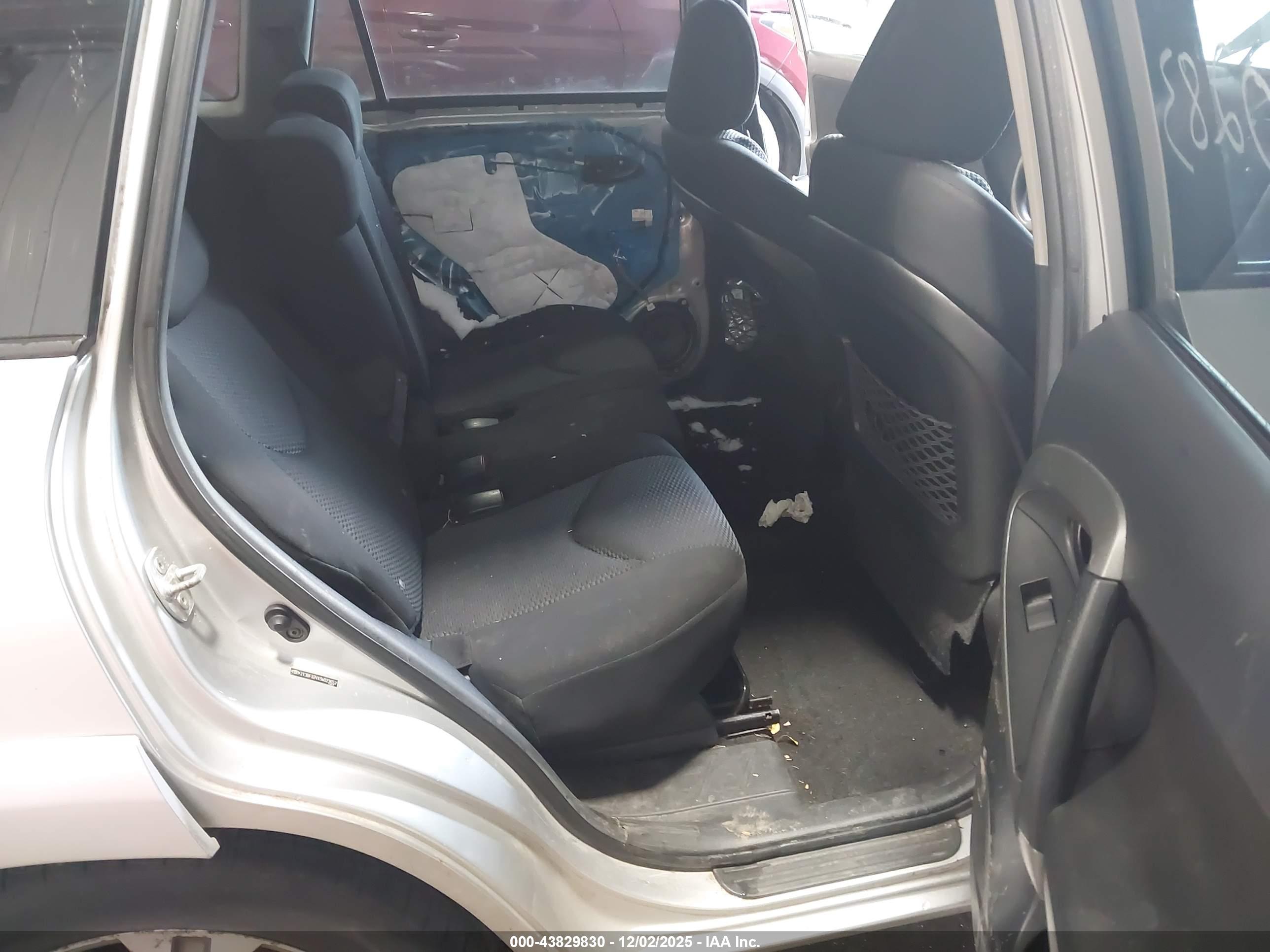 TOYOTA RAV4 image 8