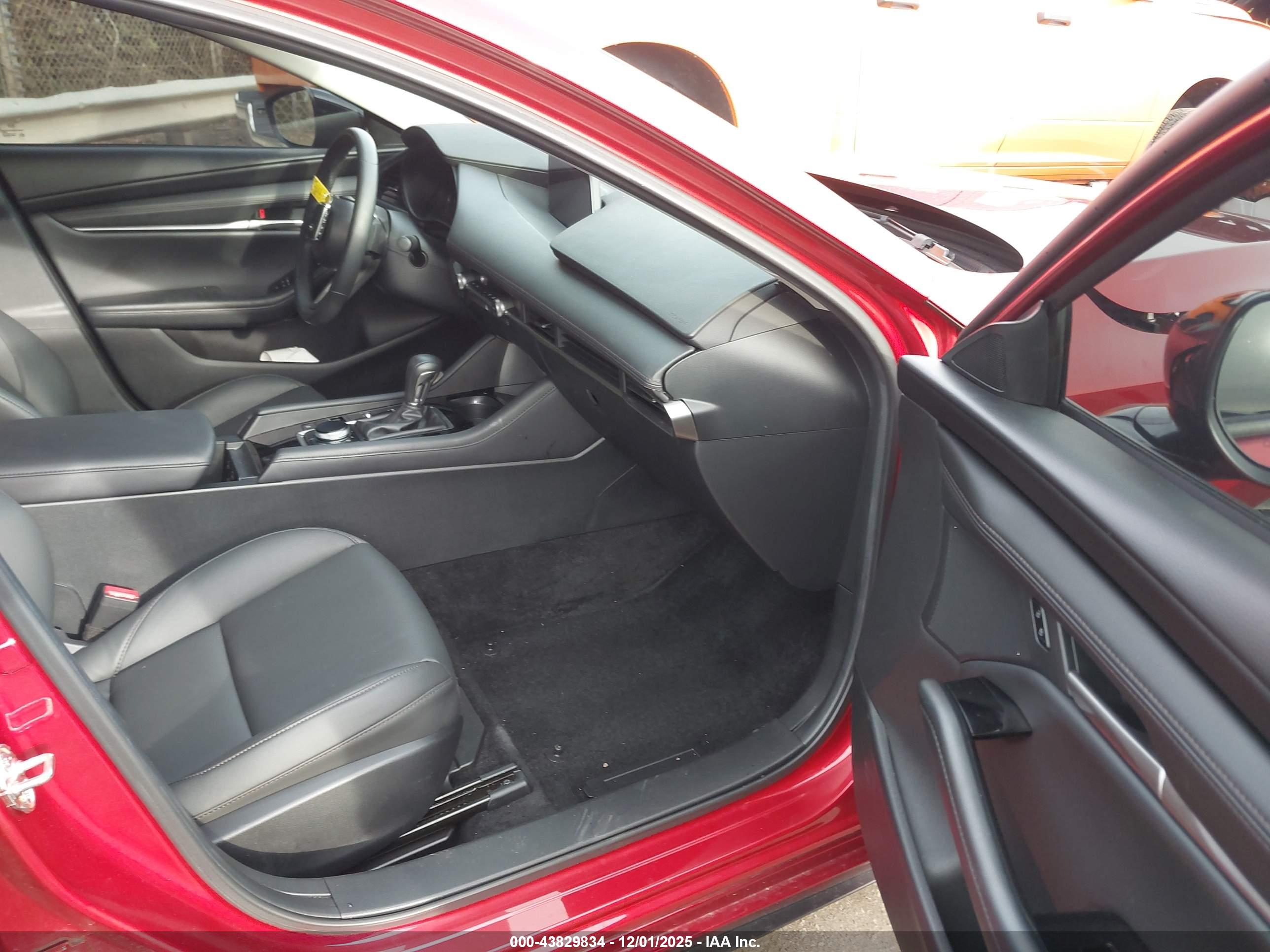 MAZDA MAZDA3 image 5