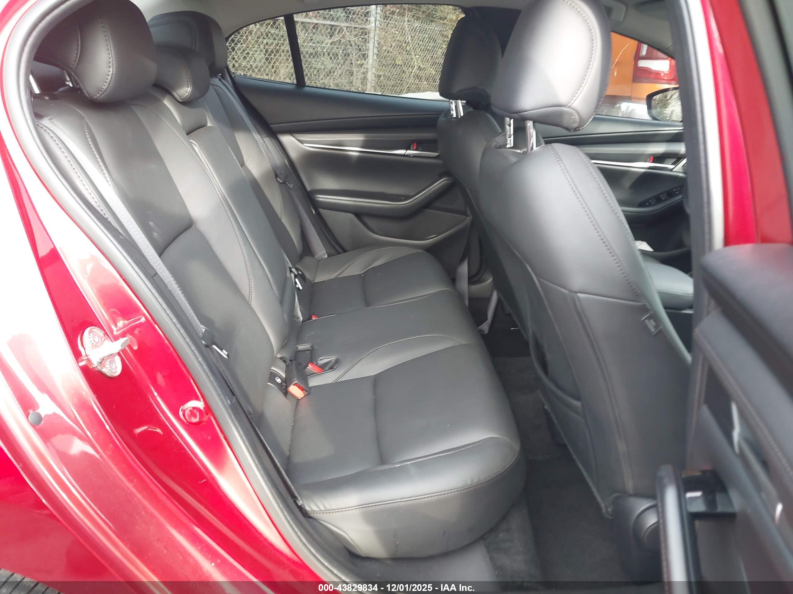 MAZDA MAZDA3 image 8
