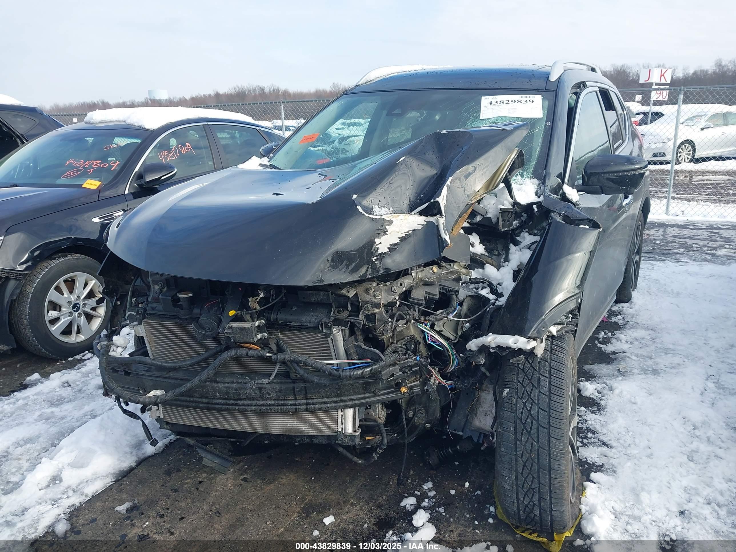 NISSAN ROGUE image 6