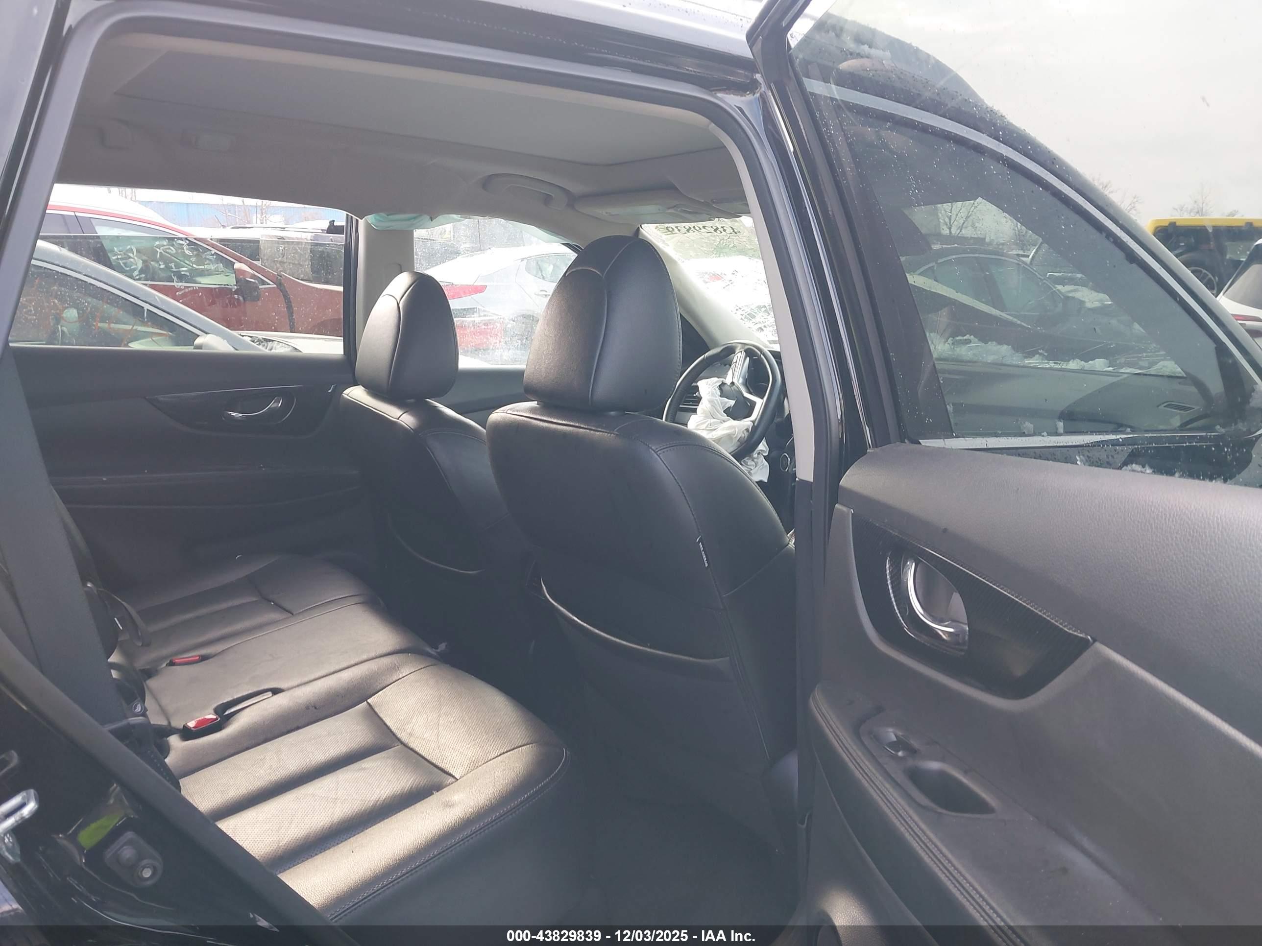 NISSAN ROGUE image 8