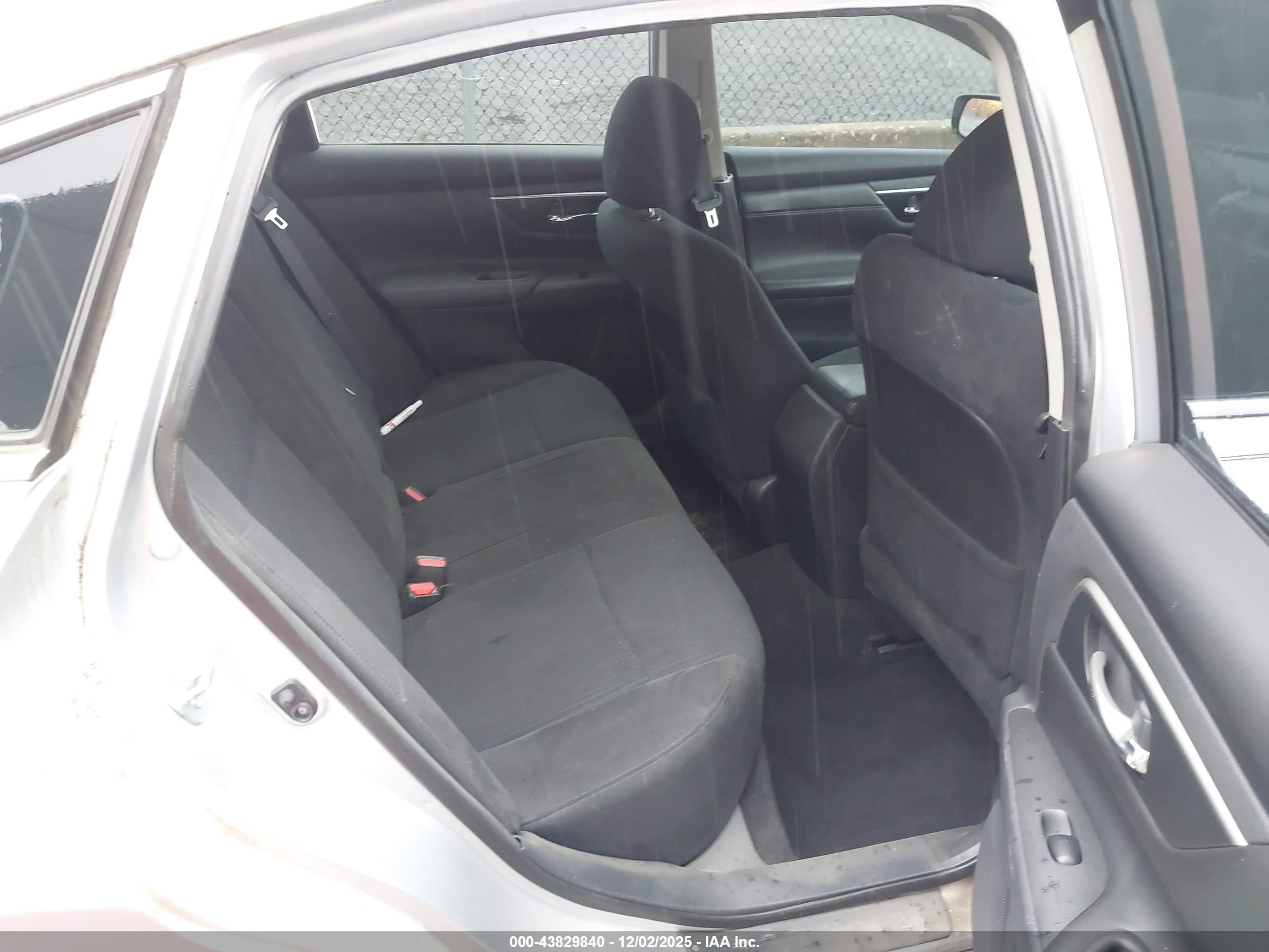 NISSAN ALTIMA image 8