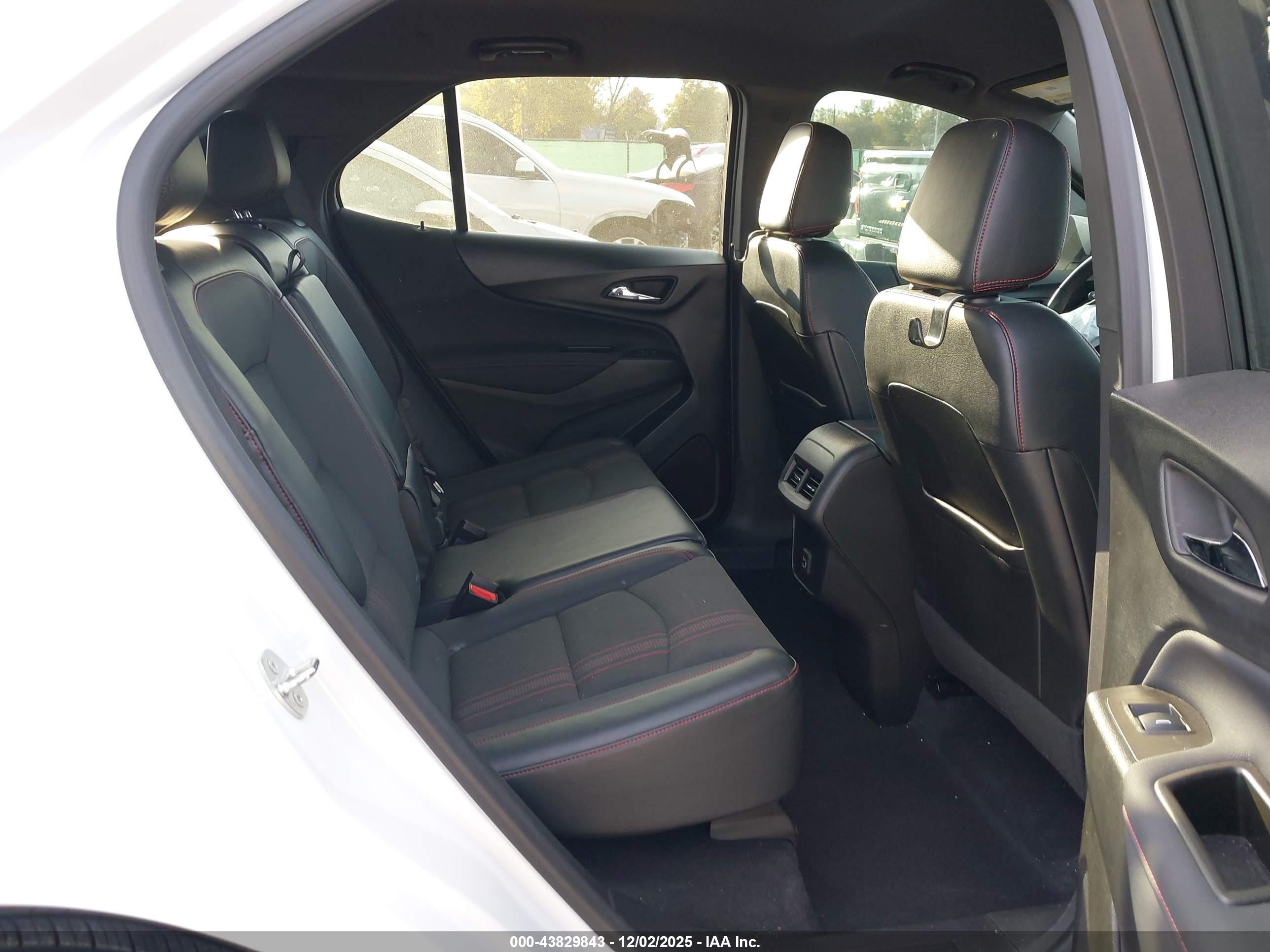 CHEVROLET EQUINOX image 8