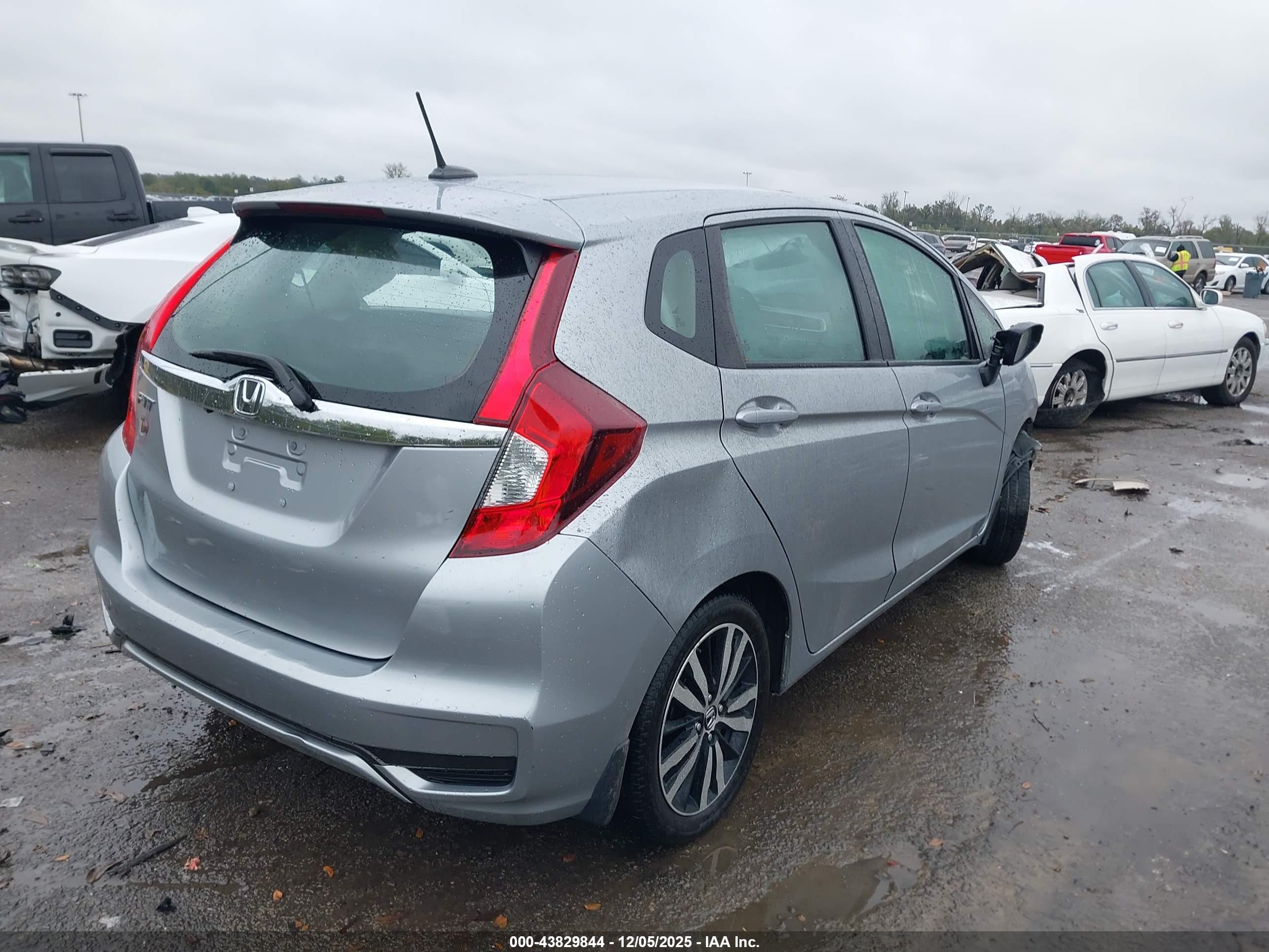 HONDA FIT image 4