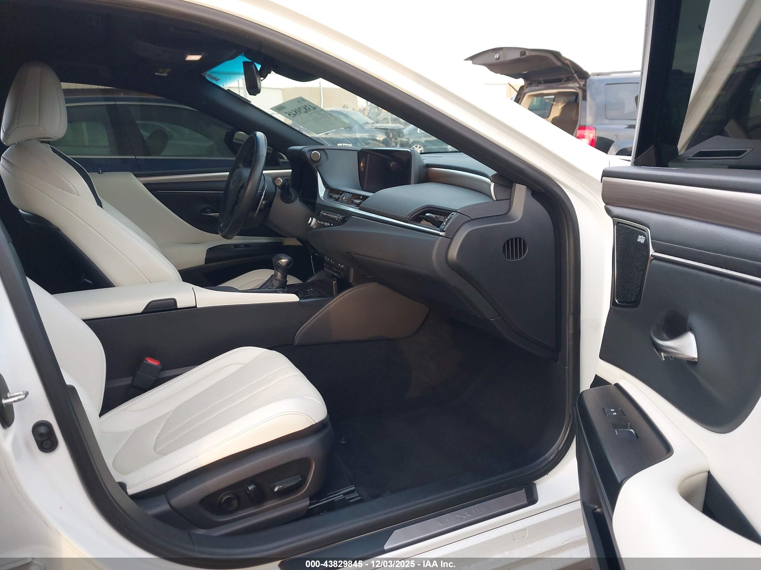 LEXUS ES image 5