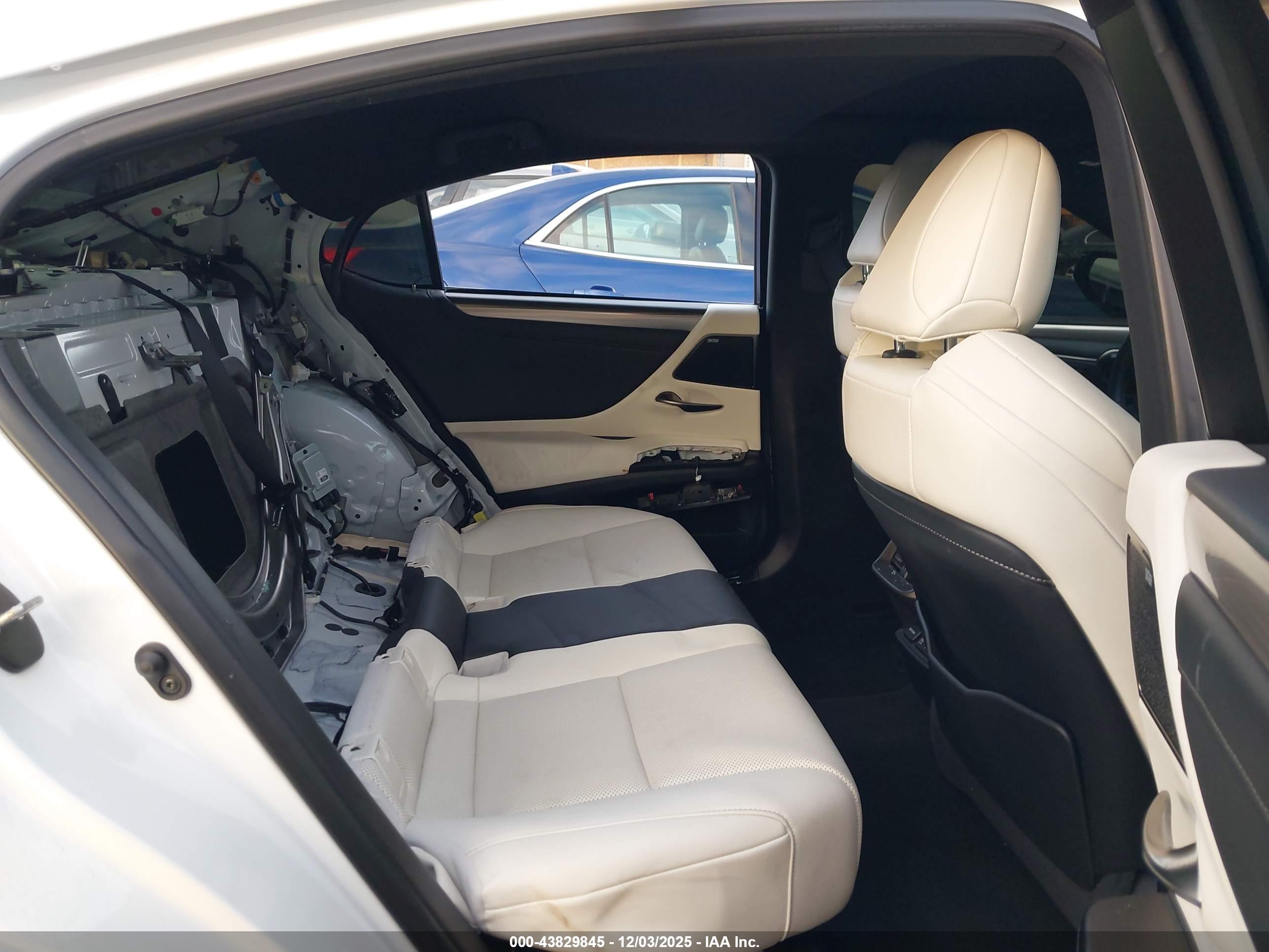 LEXUS ES image 8