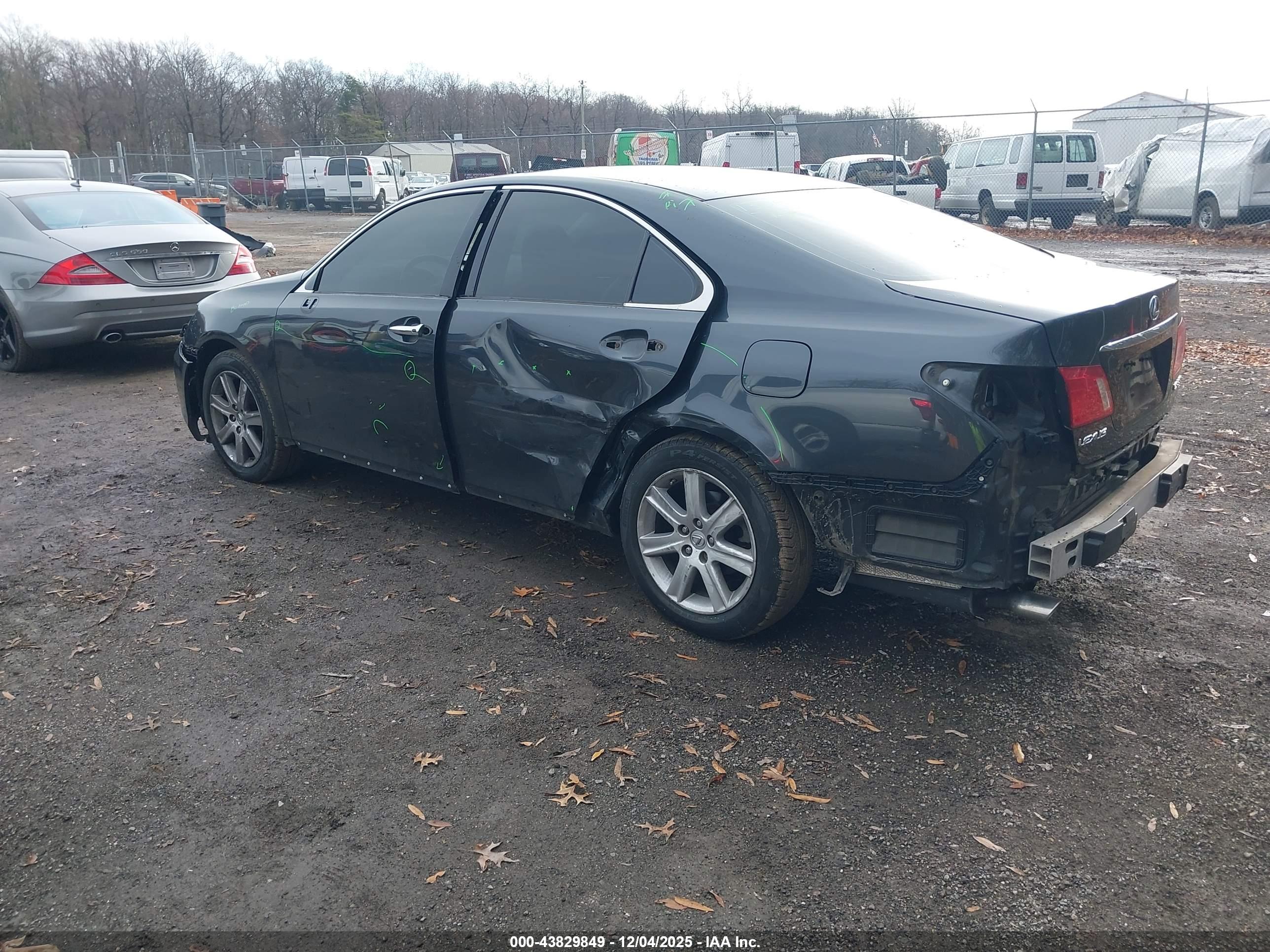 LEXUS ES image 3