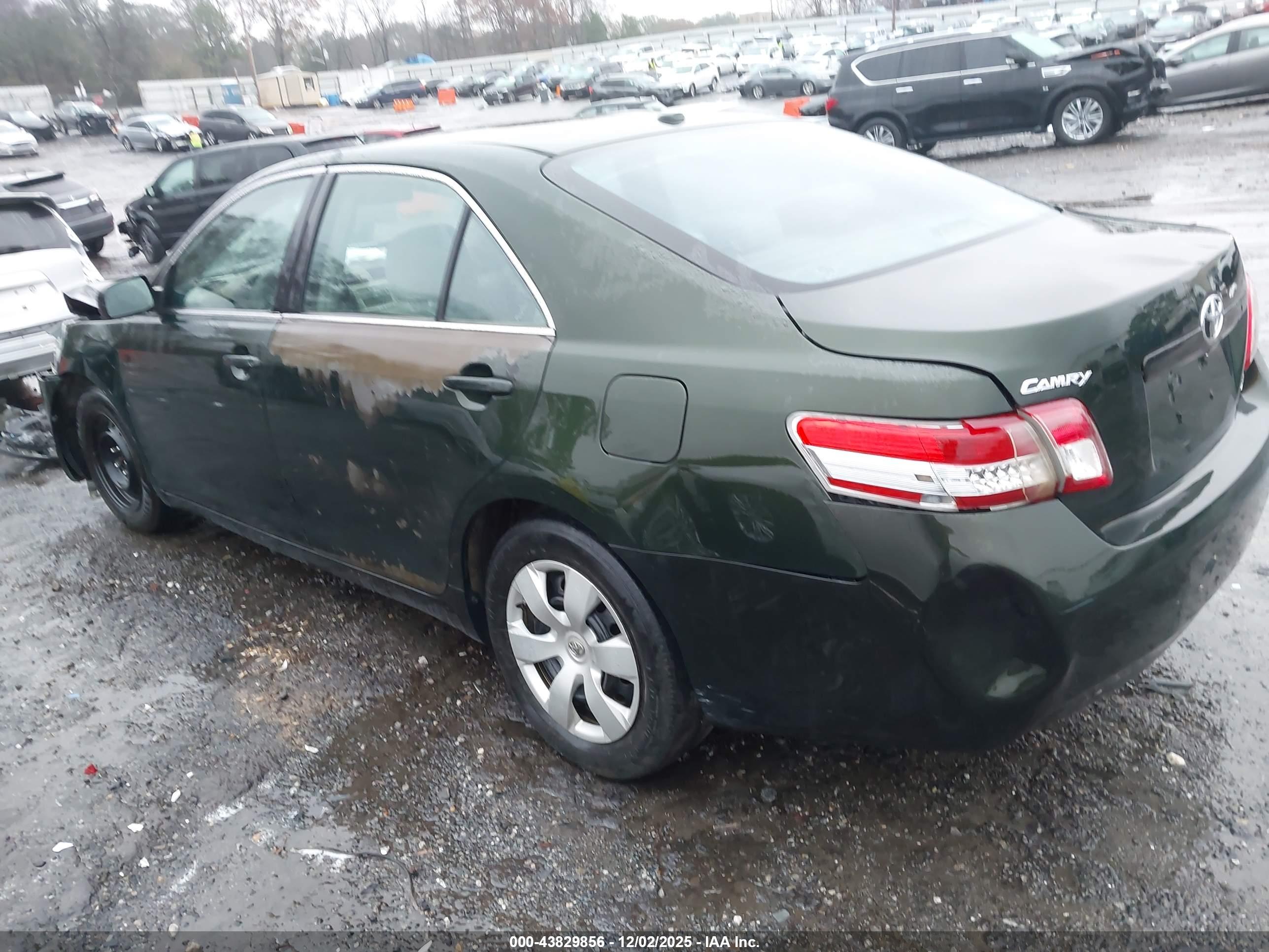 TOYOTA CAMRY image 3