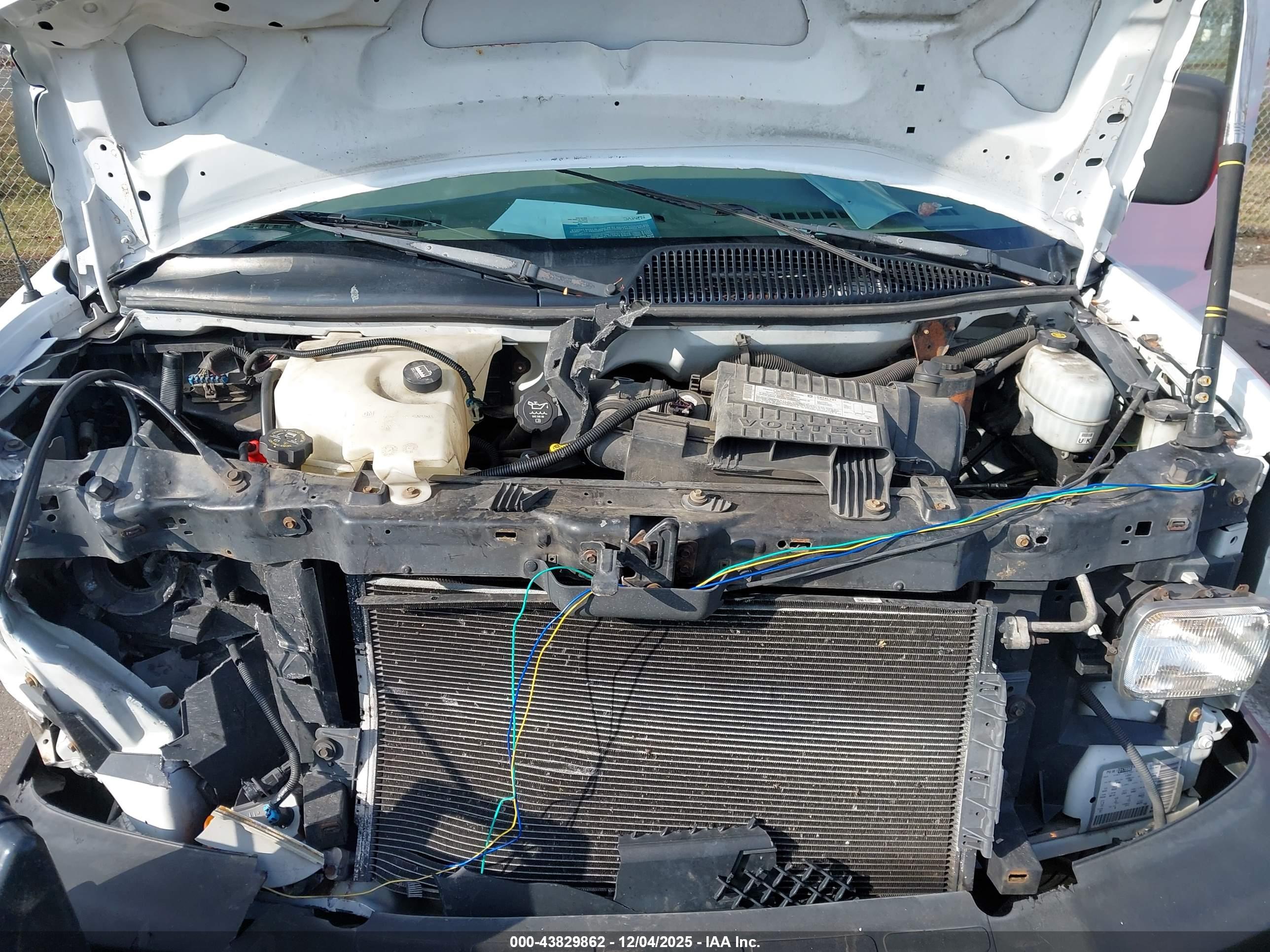 CHEVROLET EXPRESS image 10