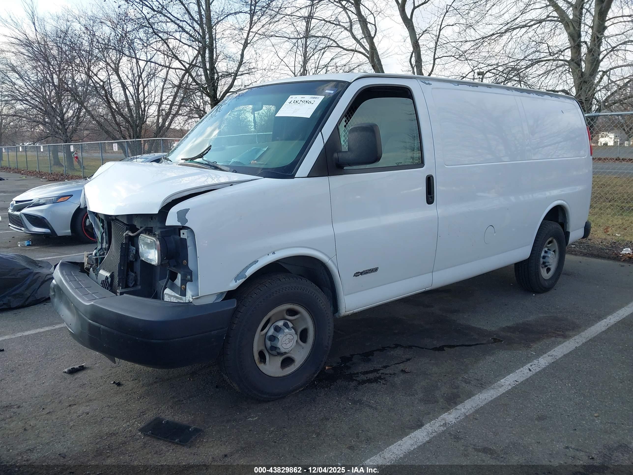 CHEVROLET EXPRESS image 2