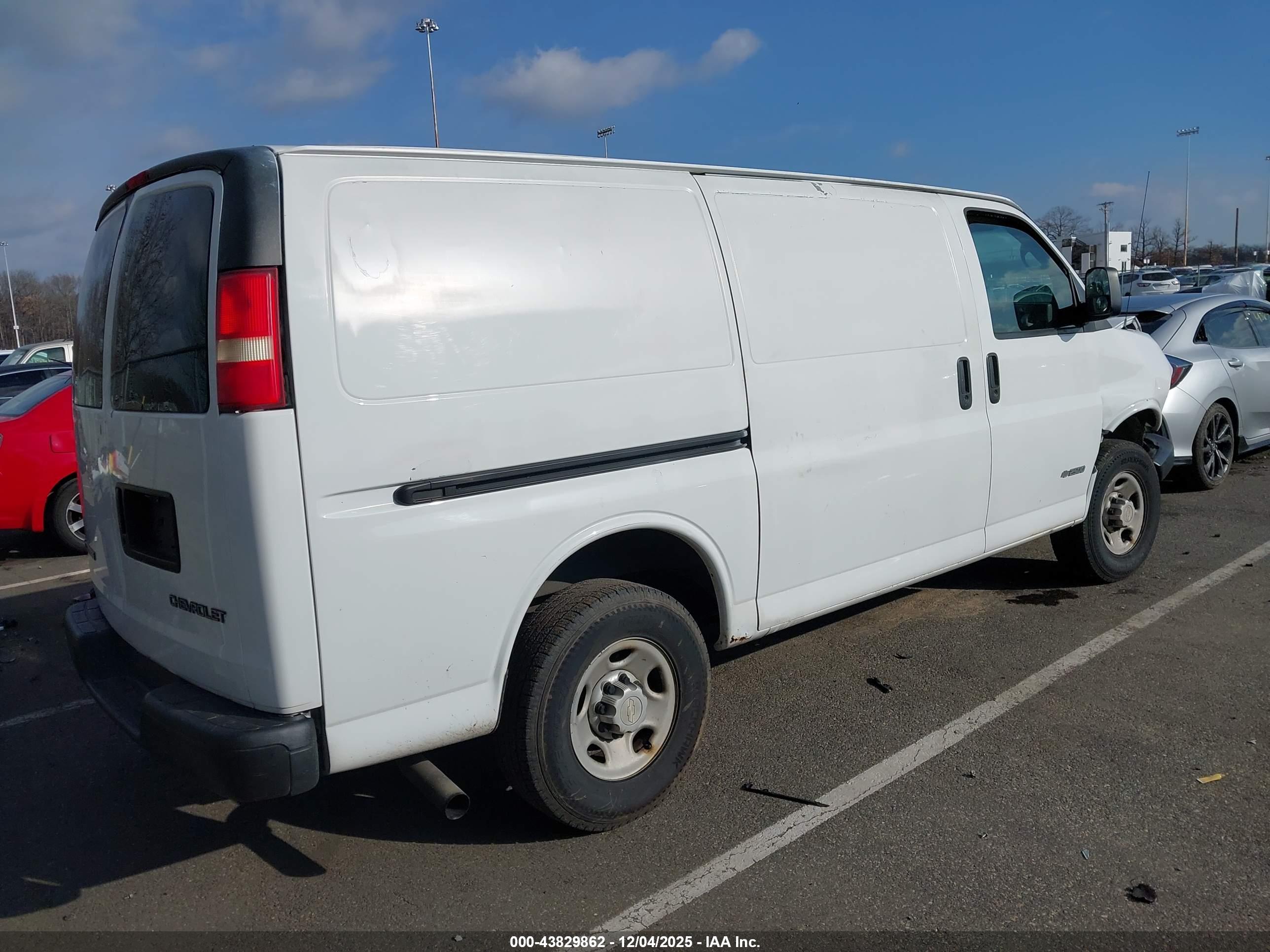 CHEVROLET EXPRESS image 4