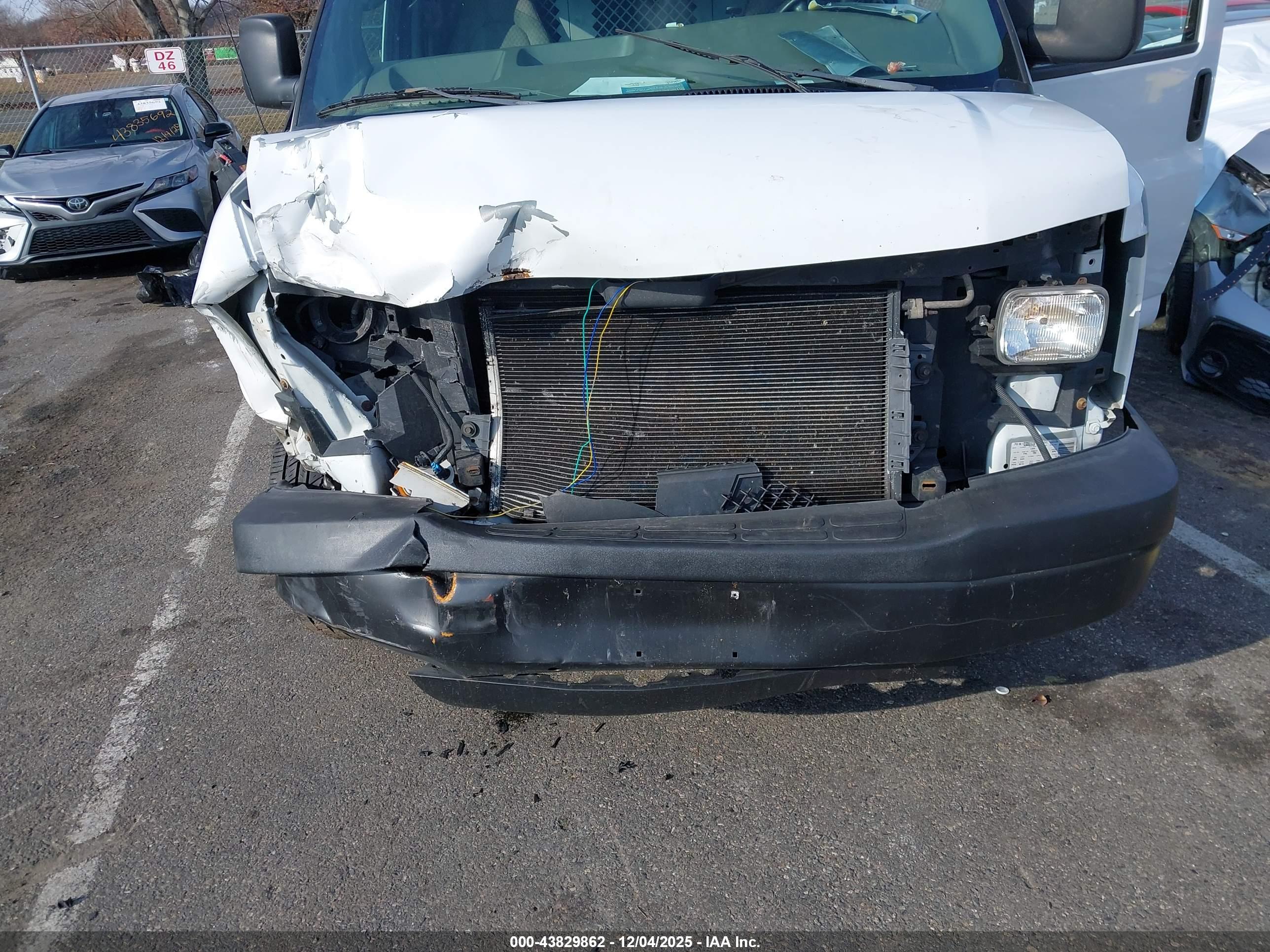 CHEVROLET EXPRESS image 6