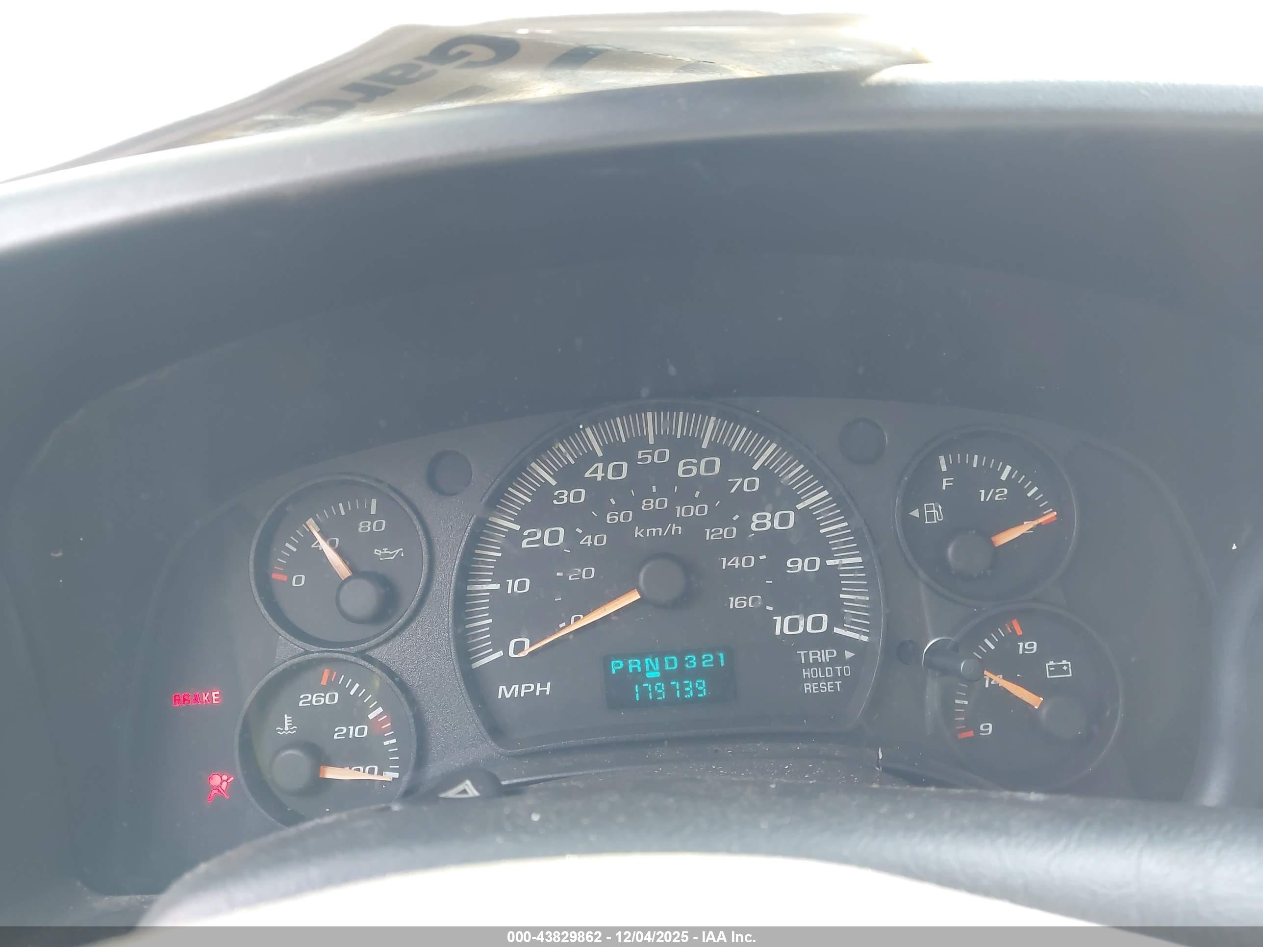 CHEVROLET EXPRESS image 7
