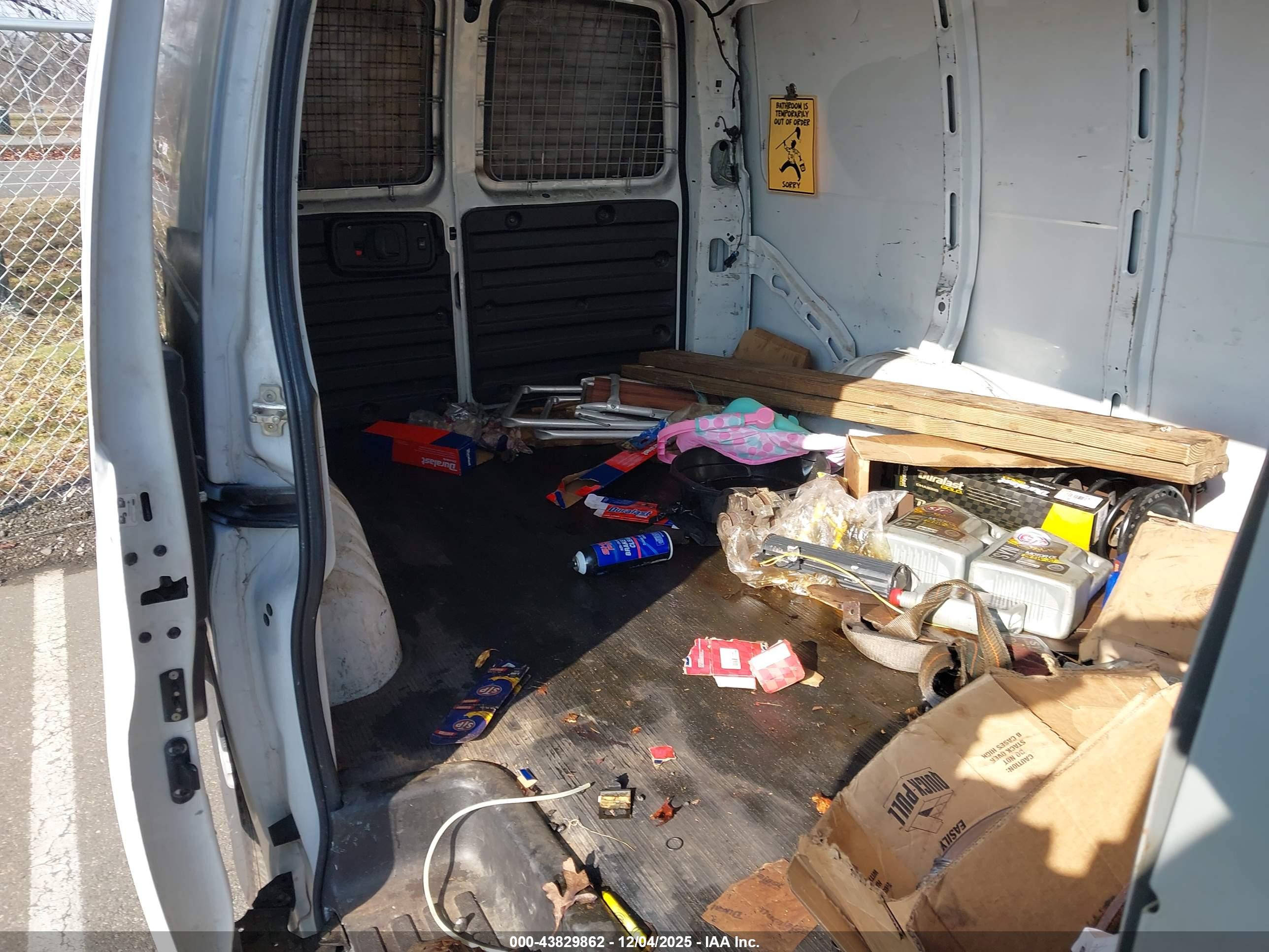 CHEVROLET EXPRESS image 8