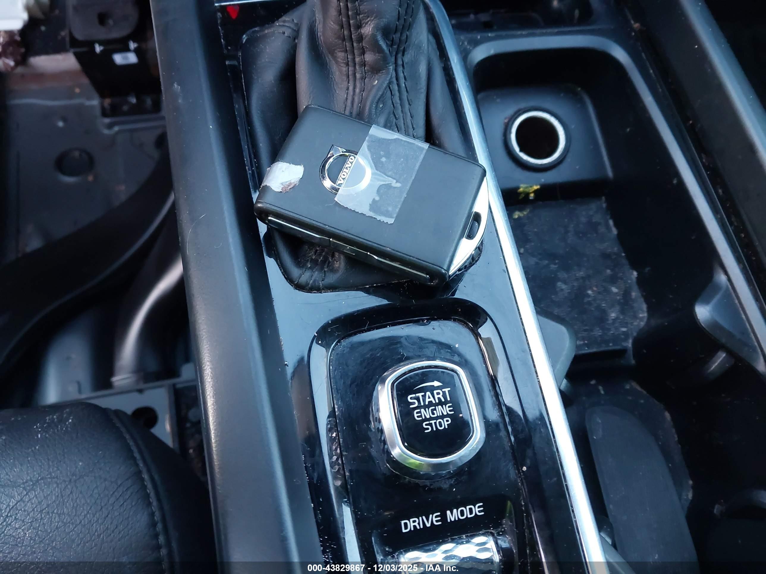 VOLVO XC60 image 11
