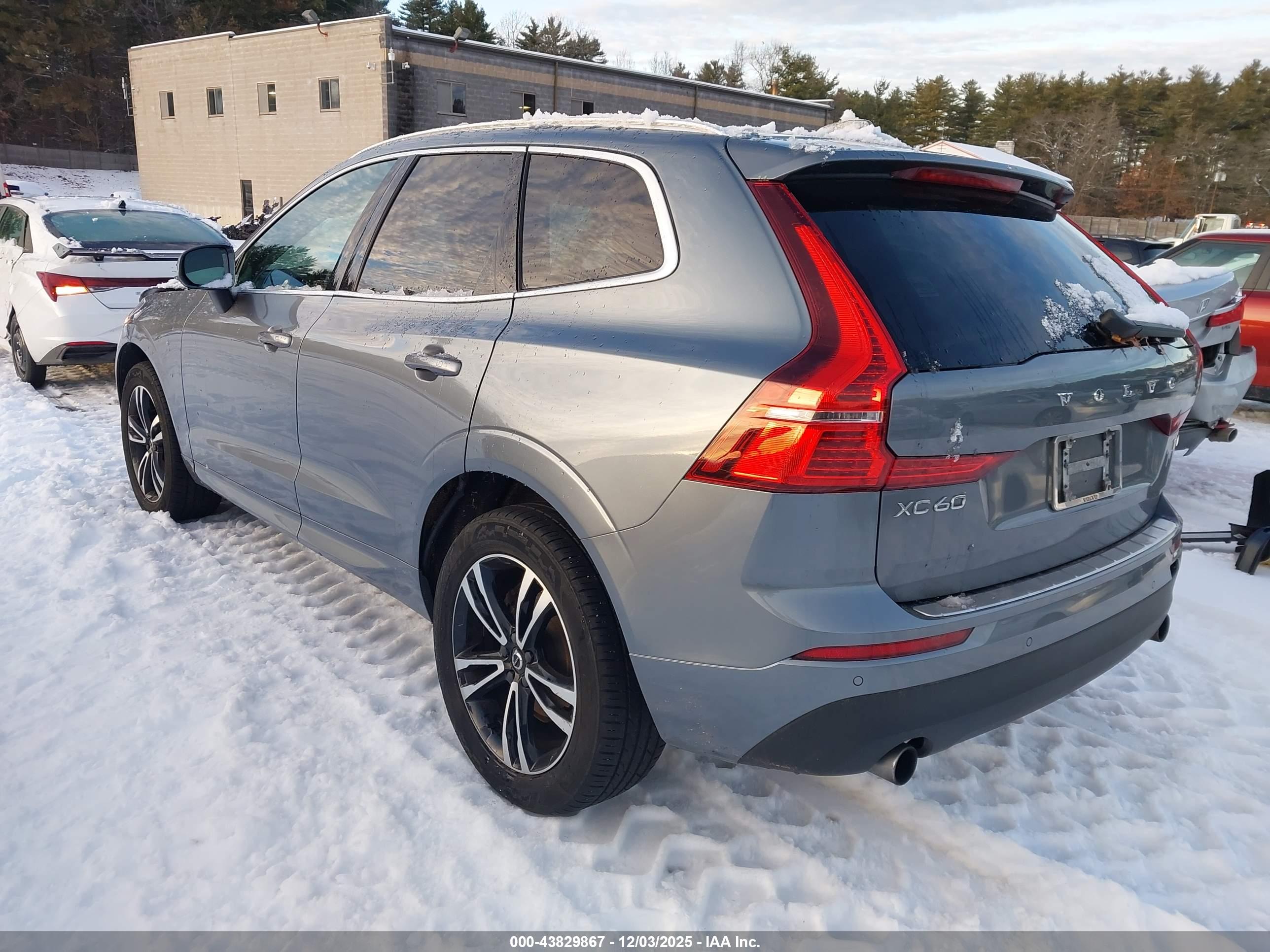 VOLVO XC60 image 3