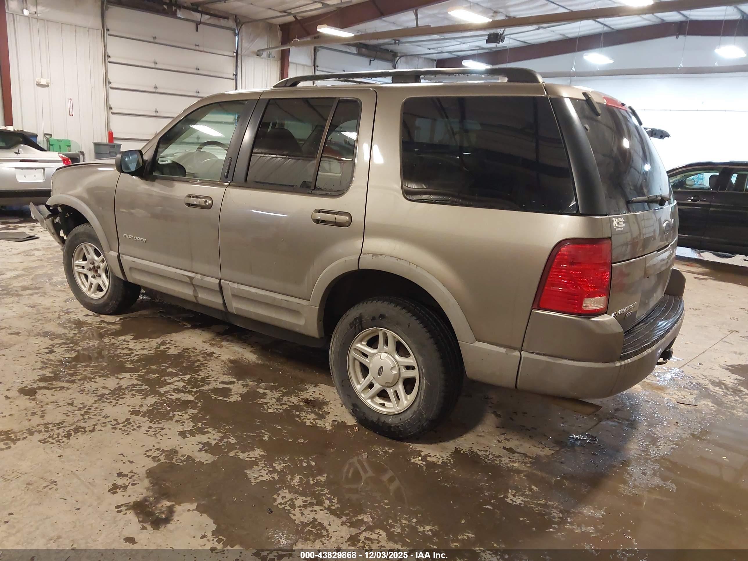 FORD EXPLORER image 3
