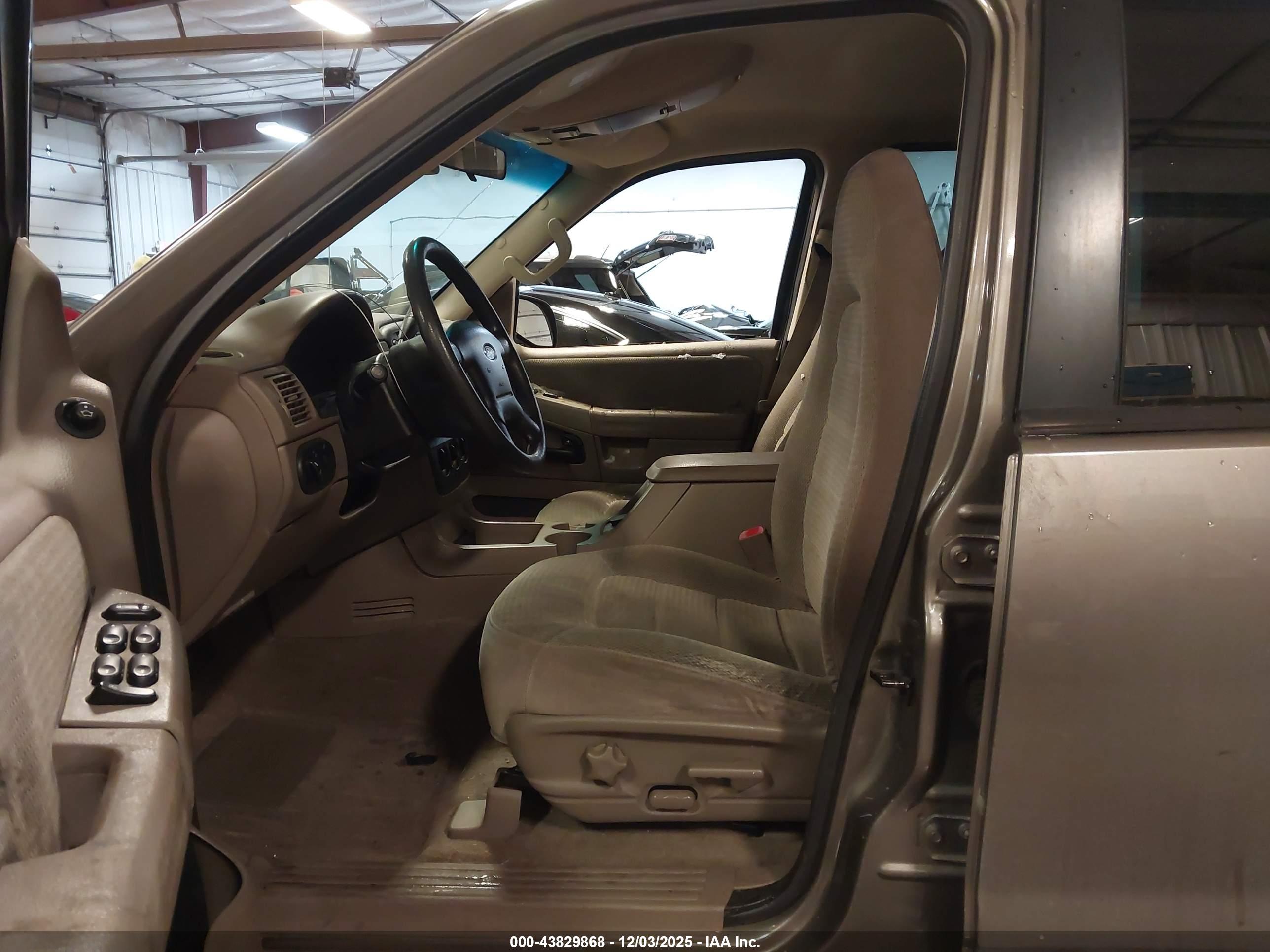 FORD EXPLORER image 5