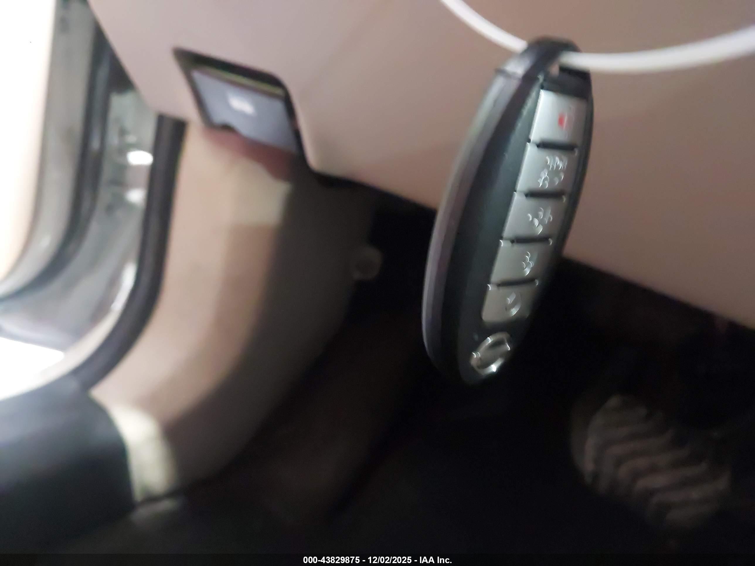 NISSAN ROGUE image 11