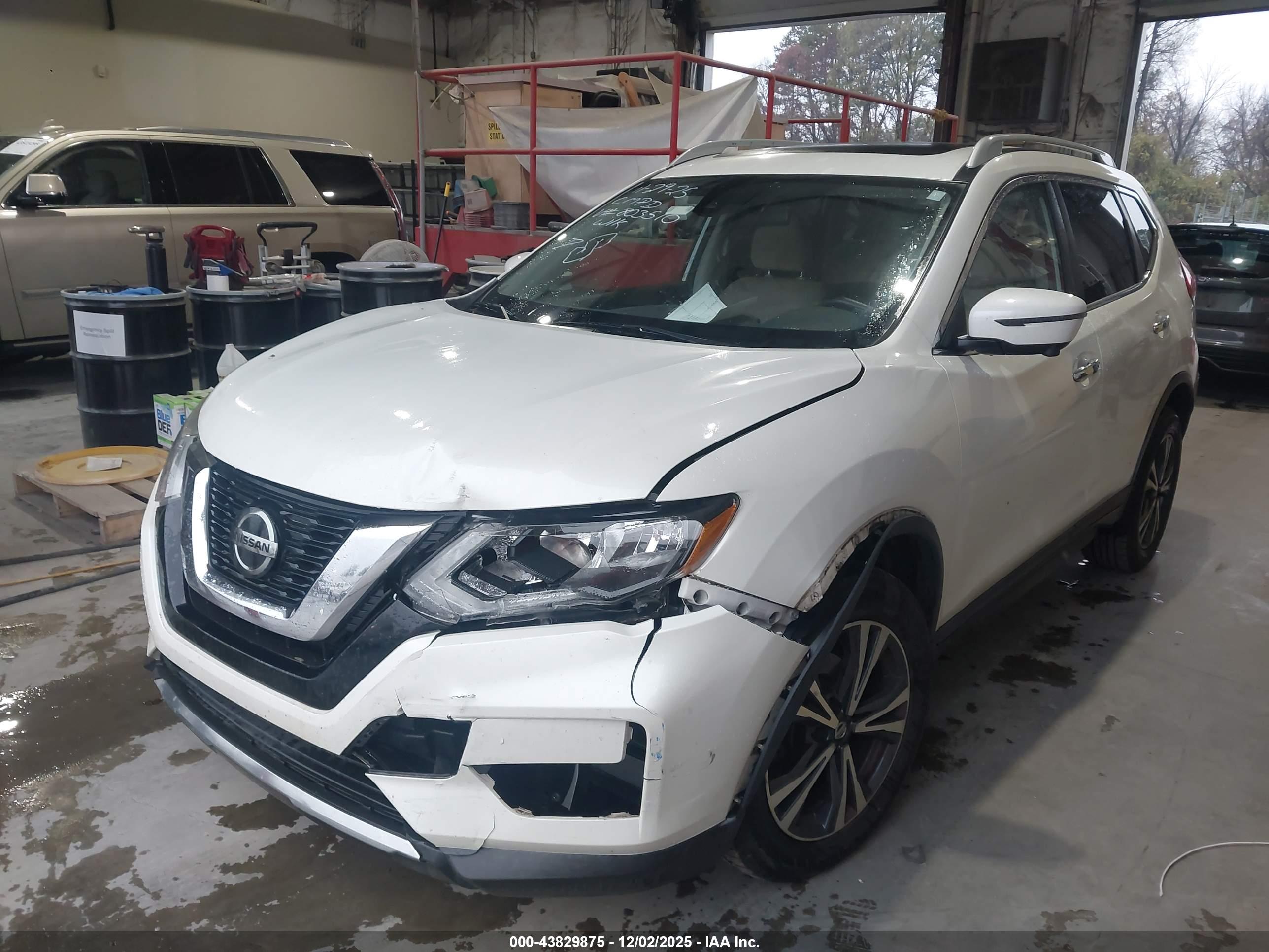 NISSAN ROGUE image 2