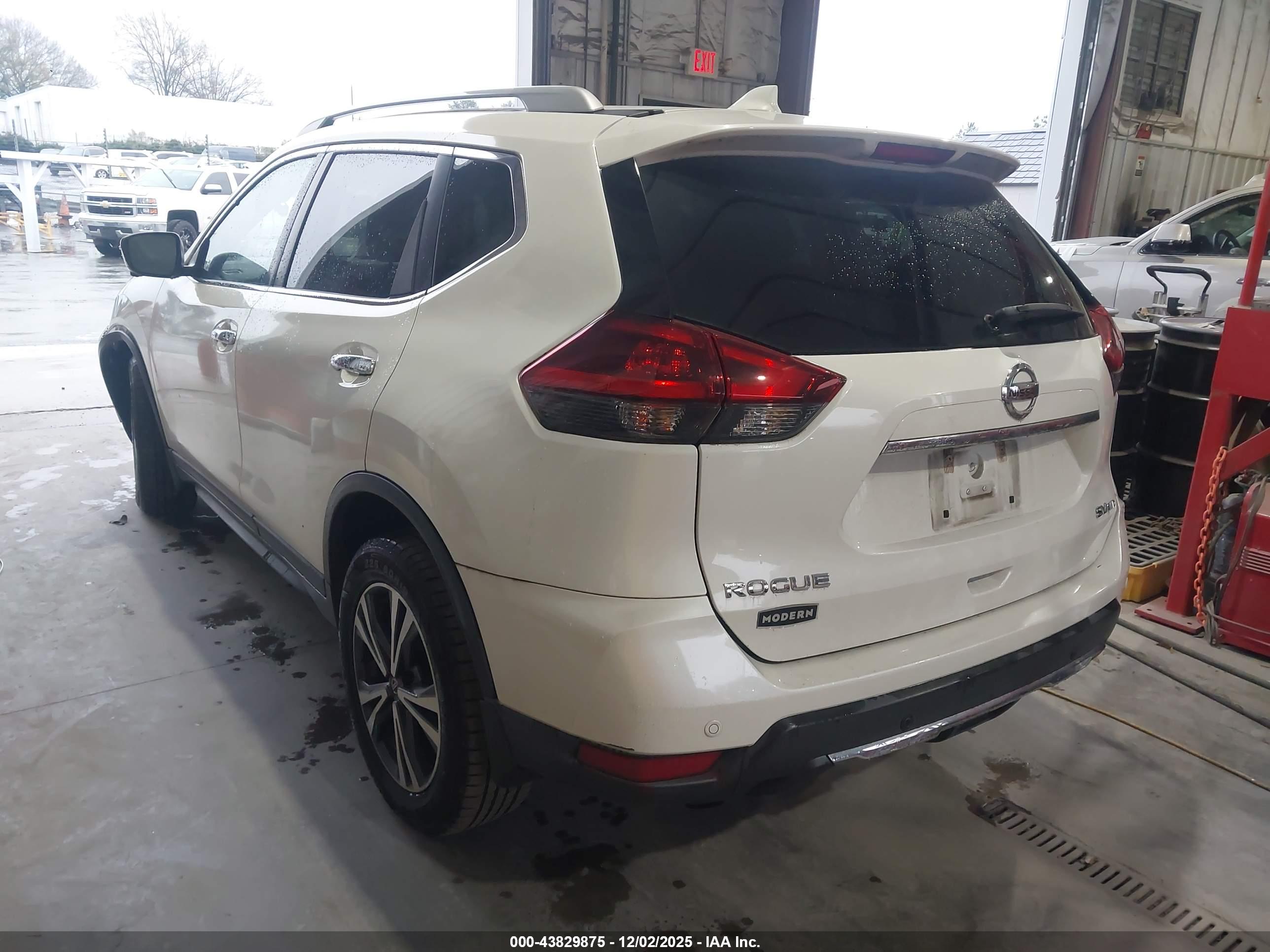 NISSAN ROGUE image 3