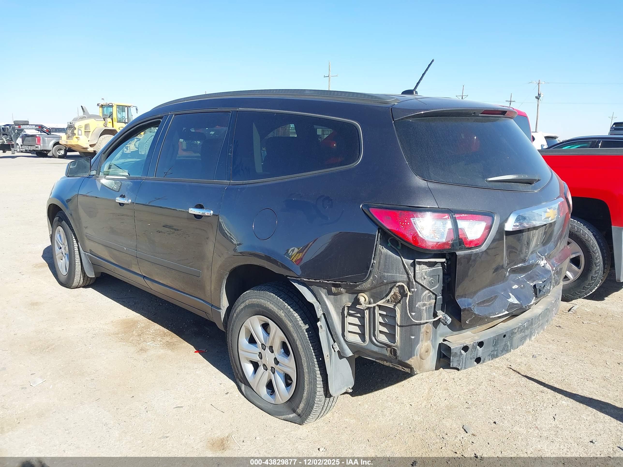 CHEVROLET TRAVERSE image 3