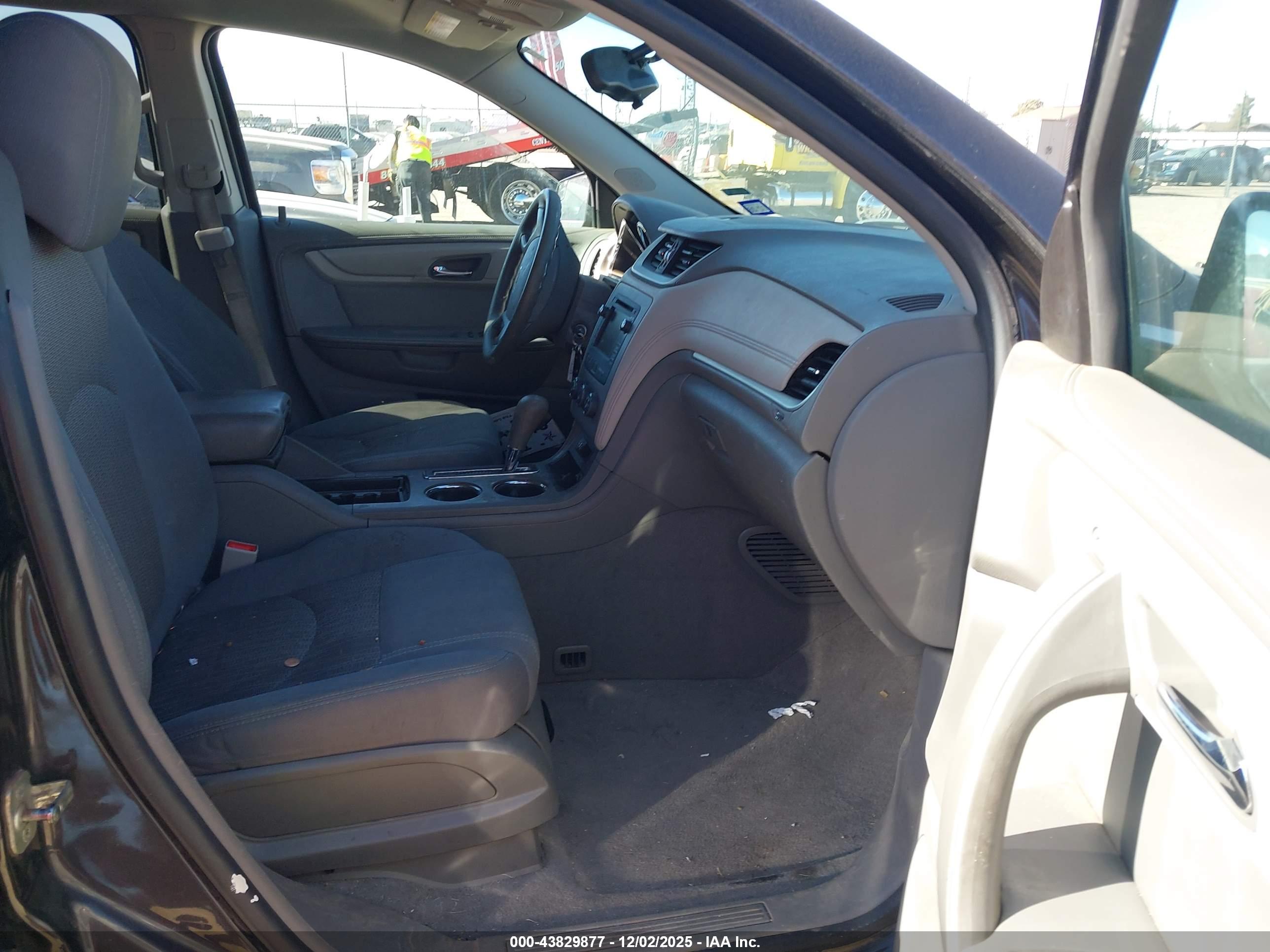 CHEVROLET TRAVERSE image 5