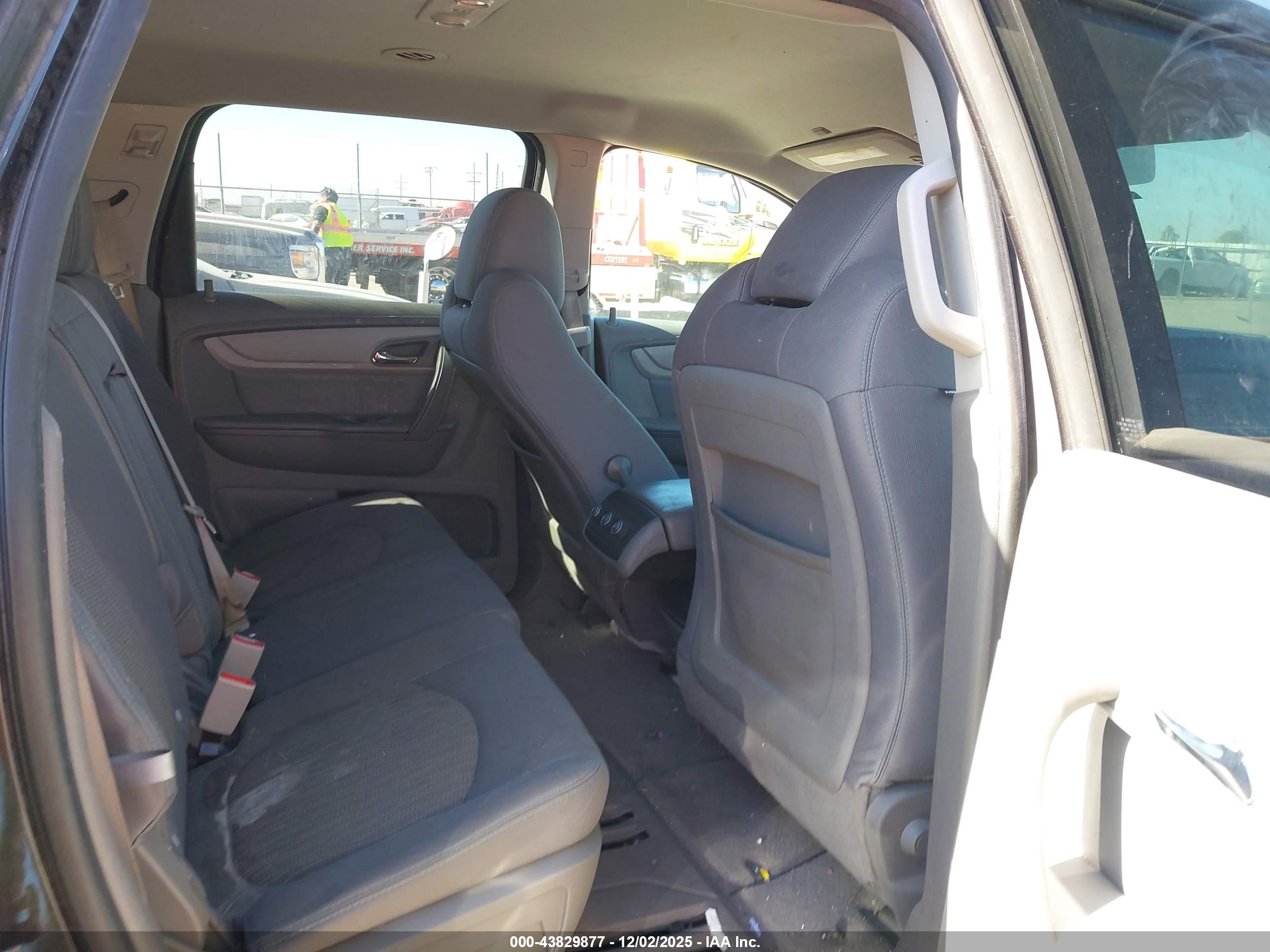 CHEVROLET TRAVERSE image 8