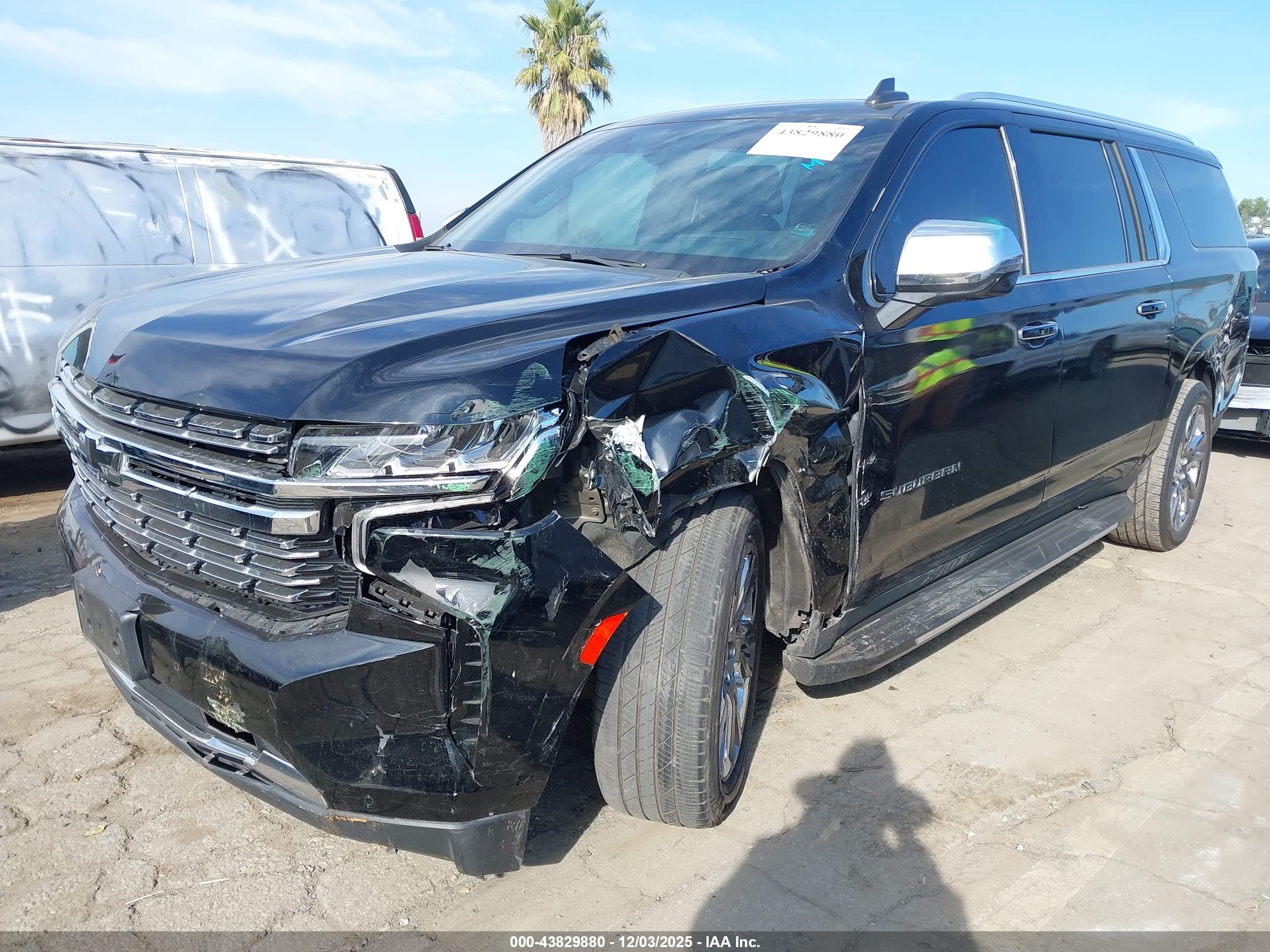 CHEVROLET SUBURBAN image 2