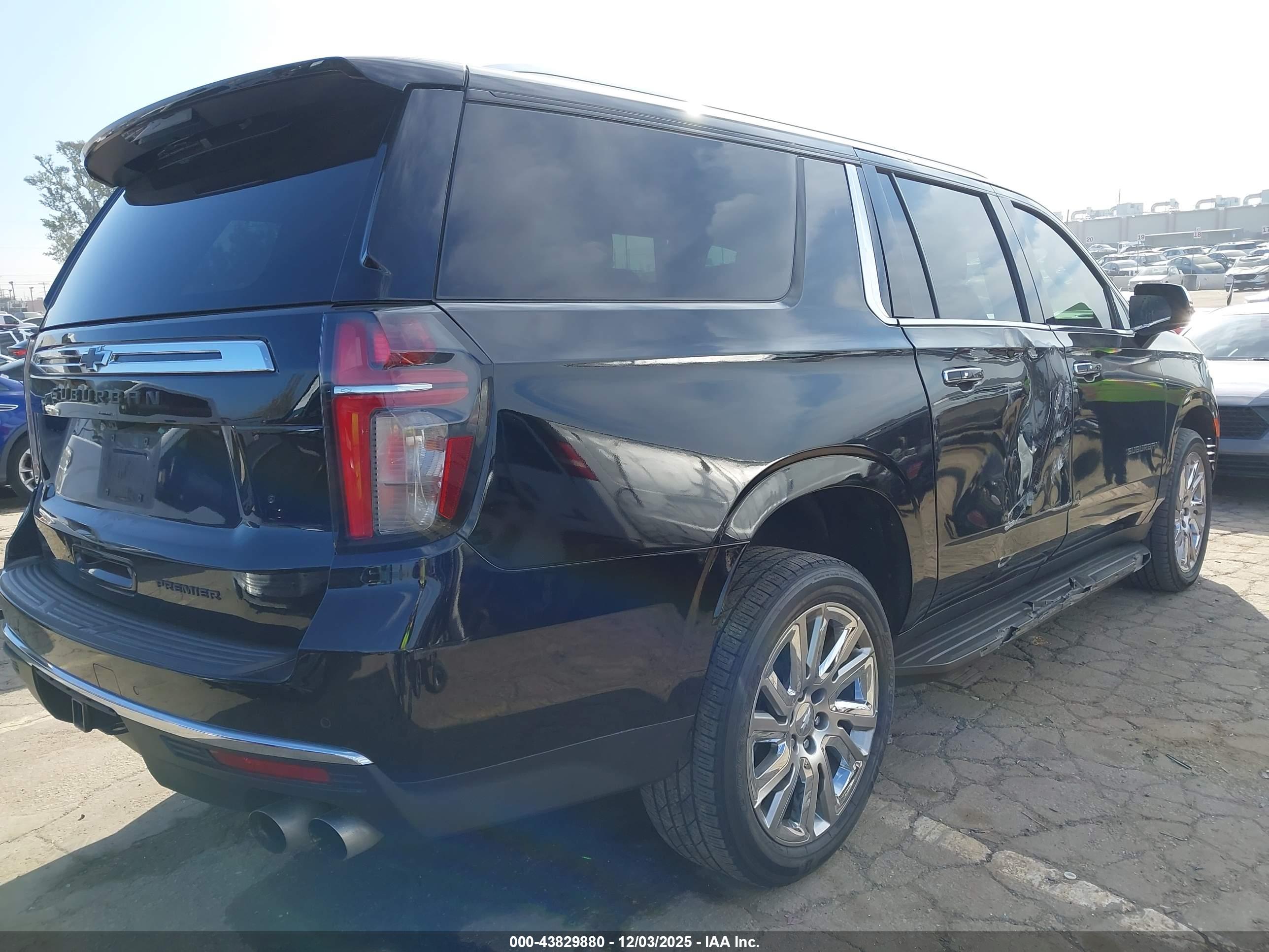 CHEVROLET SUBURBAN image 4