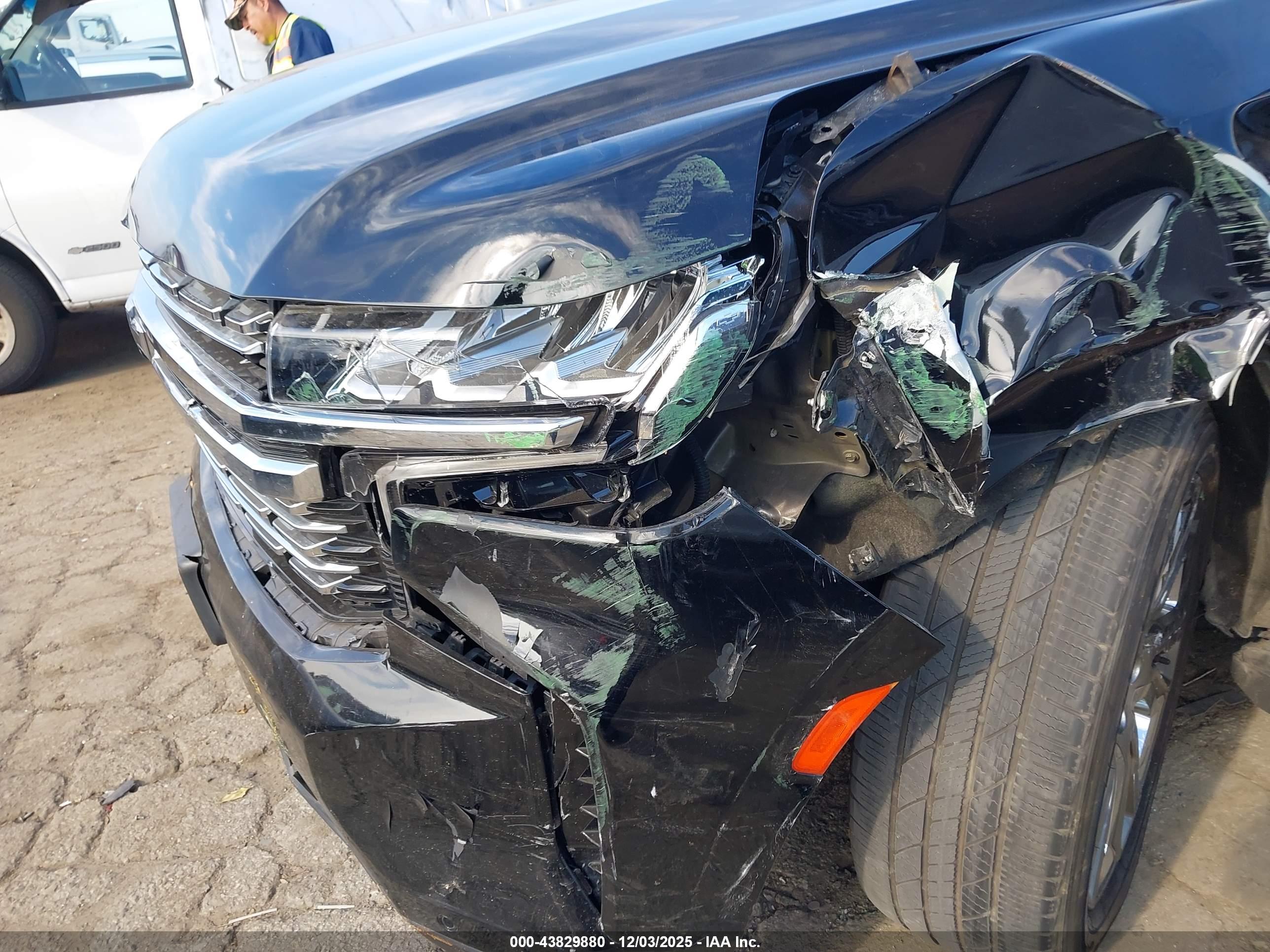 CHEVROLET SUBURBAN image 6