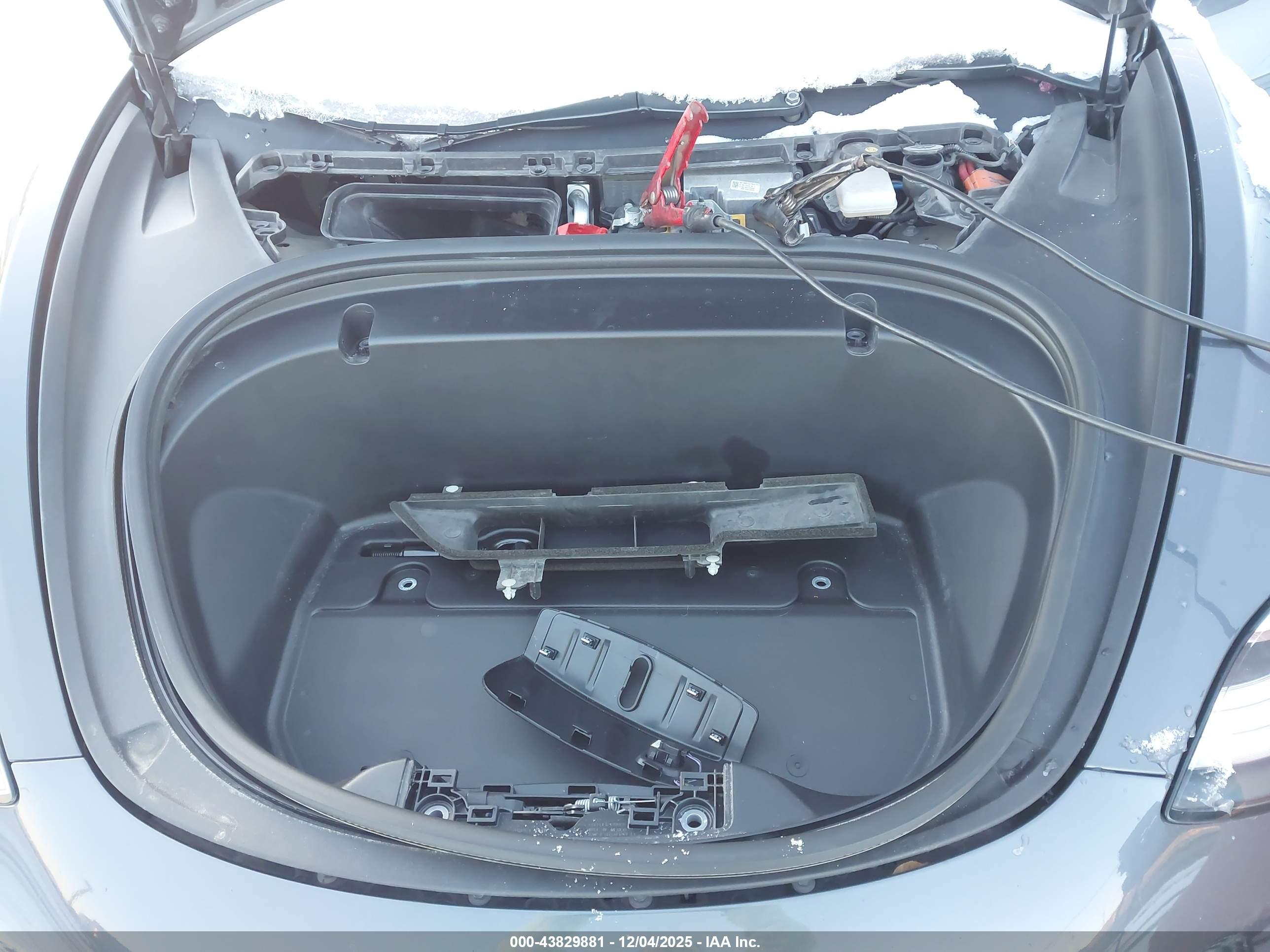 TESLA MODEL image 10