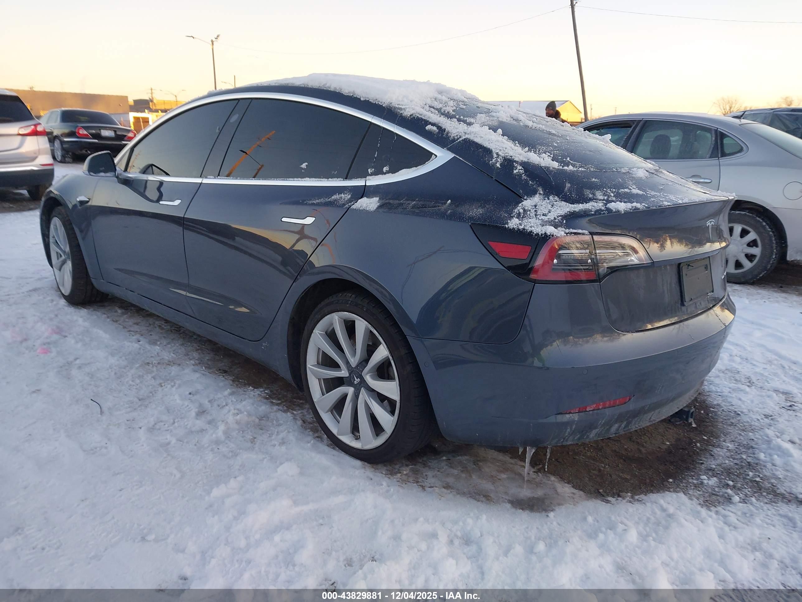 TESLA MODEL image 3